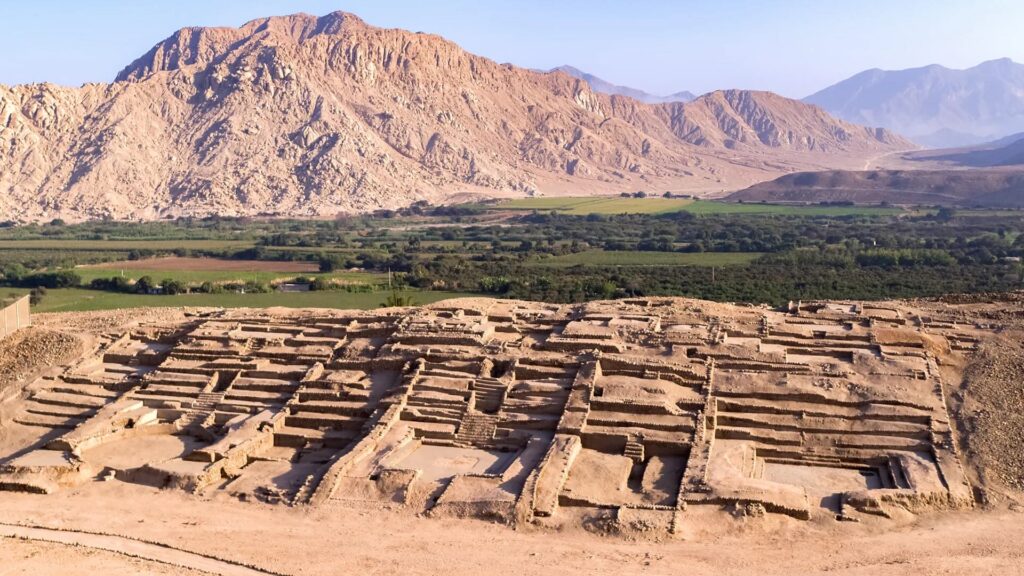 This 3,800-Year-Old Lost City Had Zero Weapons And You Can Visit It Now 1 Perus Peaceful Lost City Penico