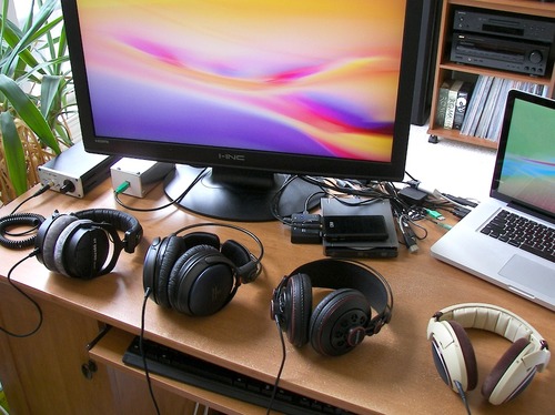 beyerdynamic DT 990 Pro 250 ohm Over-Ear Studio Headphones for Mixing, Mastering, and Editing - Customer Photo 3