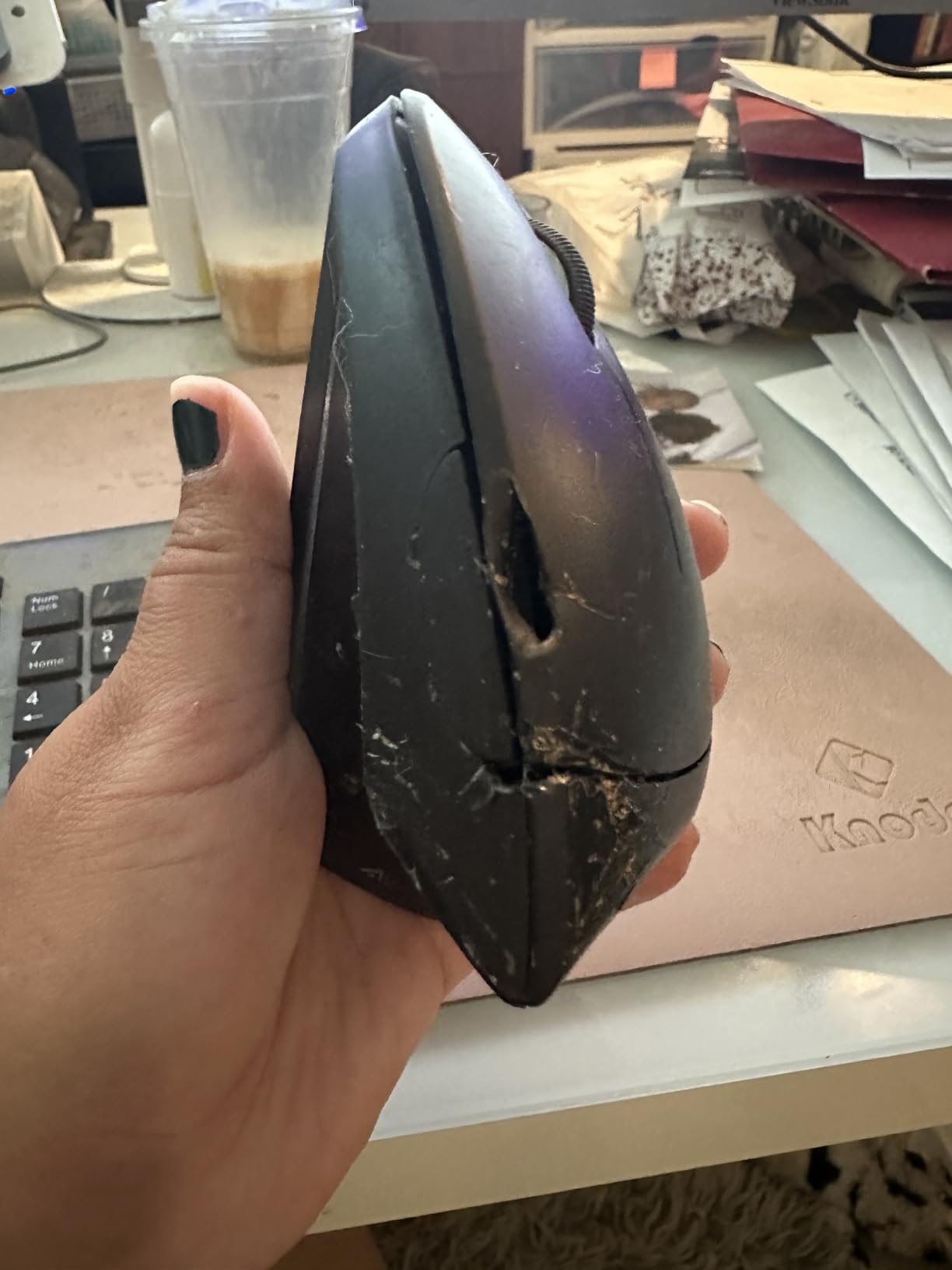 Anker 2.4G Wireless Vertical Ergonomic Optical Mouse for Work, Multi-Device Connectivity, 800/1200 /1600 DPI, 5 Buttons for Laptop, Desktop, PC, MacBook - Black Customer Review Anker 2.4G Wireless Vertical Ergonomic Optical Mouse for Work, Multi-Device Connectivity, 800/1200 /1600 DPI, 5 Buttons for Laptop, Desktop, PC, MacBook - Black - Customer Photo 1