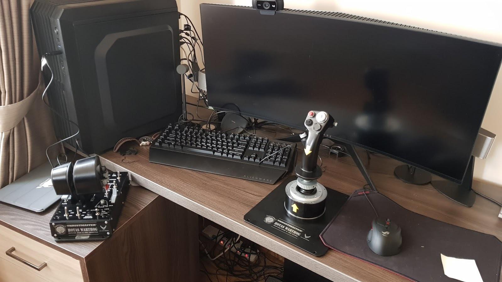 Thrustmaster HOTAS Warthog Flight Stick for Flight Simulation, Official Replica of the U.S Air Force A-10C Aircraft (Compatible with PC) Customer Review Thrustmaster HOTAS Warthog Flight Stick for Flight Simulation, Official Replica of the U.S Air Force A-10C Aircraft (Compatible with PC) - Customer Photo 1