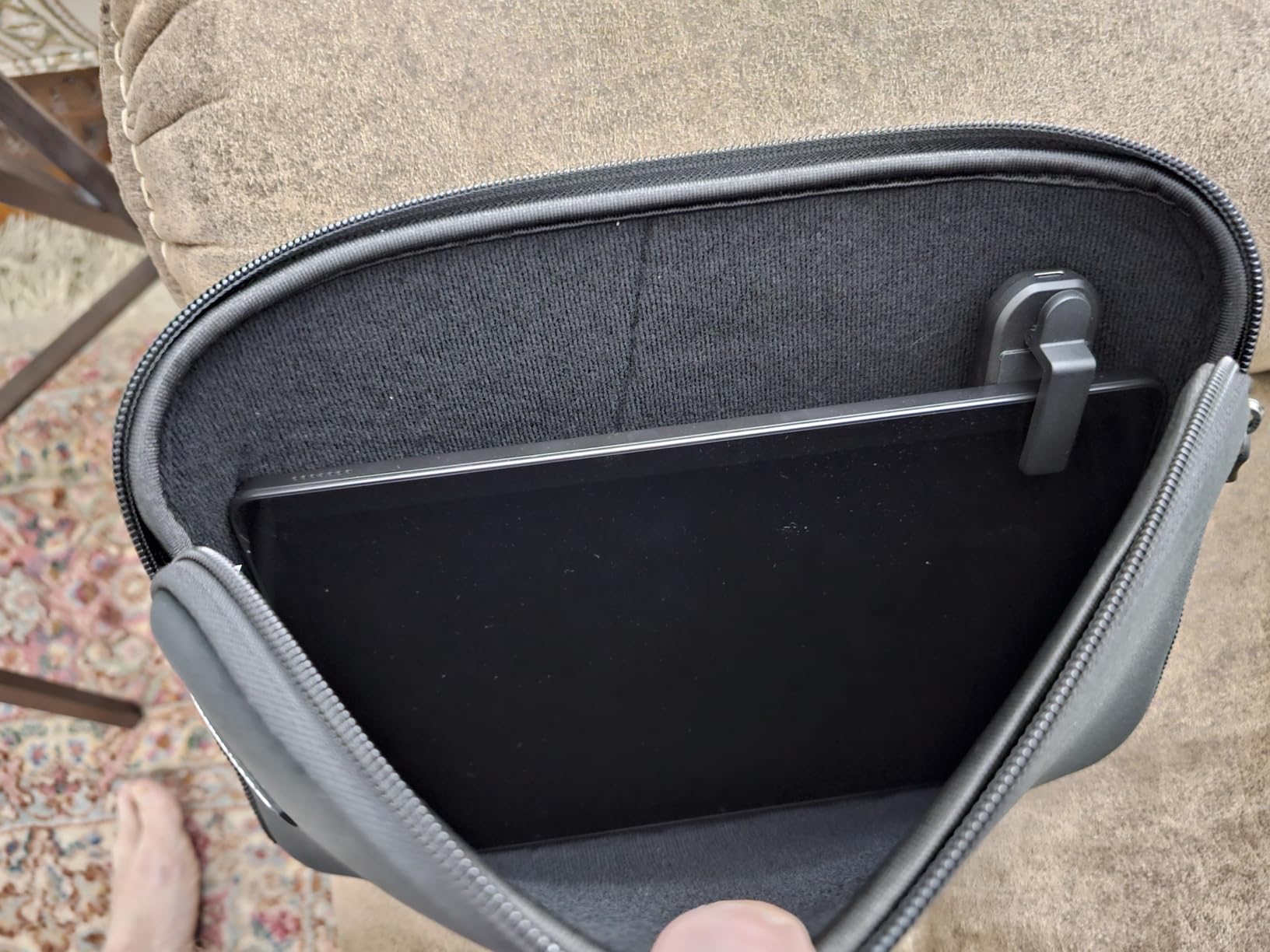 Amazon Basics 14 inch Laptop Sleeve, Compatible Protective Case with Zipper for MacBook Pro, MacBook Air - Black - Customer Photo 1