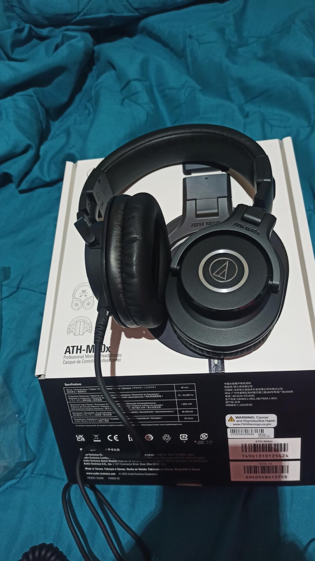 Audio-Technica ATH-M40x Professional Studio Monitor Headphone, Black, With Cutting Edge Engineering, 90 Degree Swiveling Earcups, Pro-grade Earpads/Headband, Detachable Cables Included Customer Review Audio-Technica ATH-M40x Professional Studio Monitor Headphone, Black, With Cutting Edge Engineering, 90 Degree Swiveling Earcups, Pro-grade Earpads/Headband, Detachable Cables Included - Customer Photo 2
