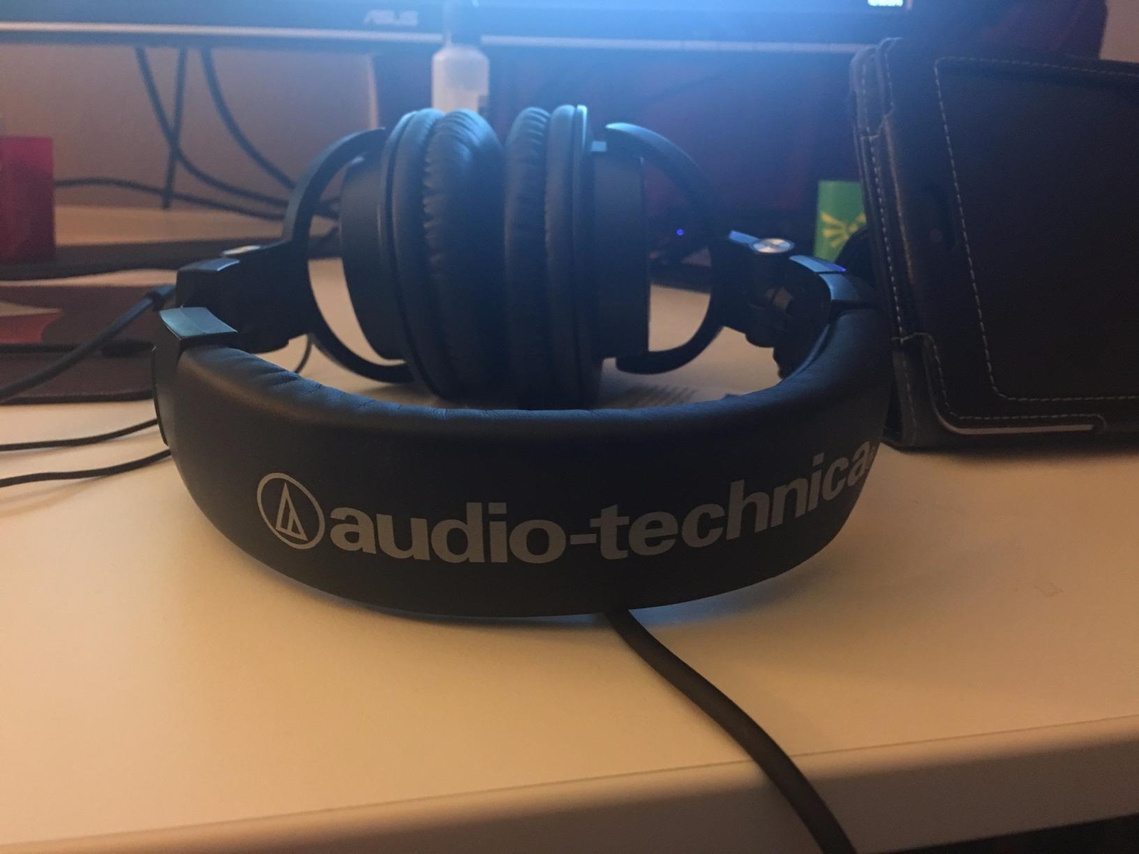 Audio-Technica ATH-M50x Professional Studio Monitor Headphones, Black - Customer Photo 2