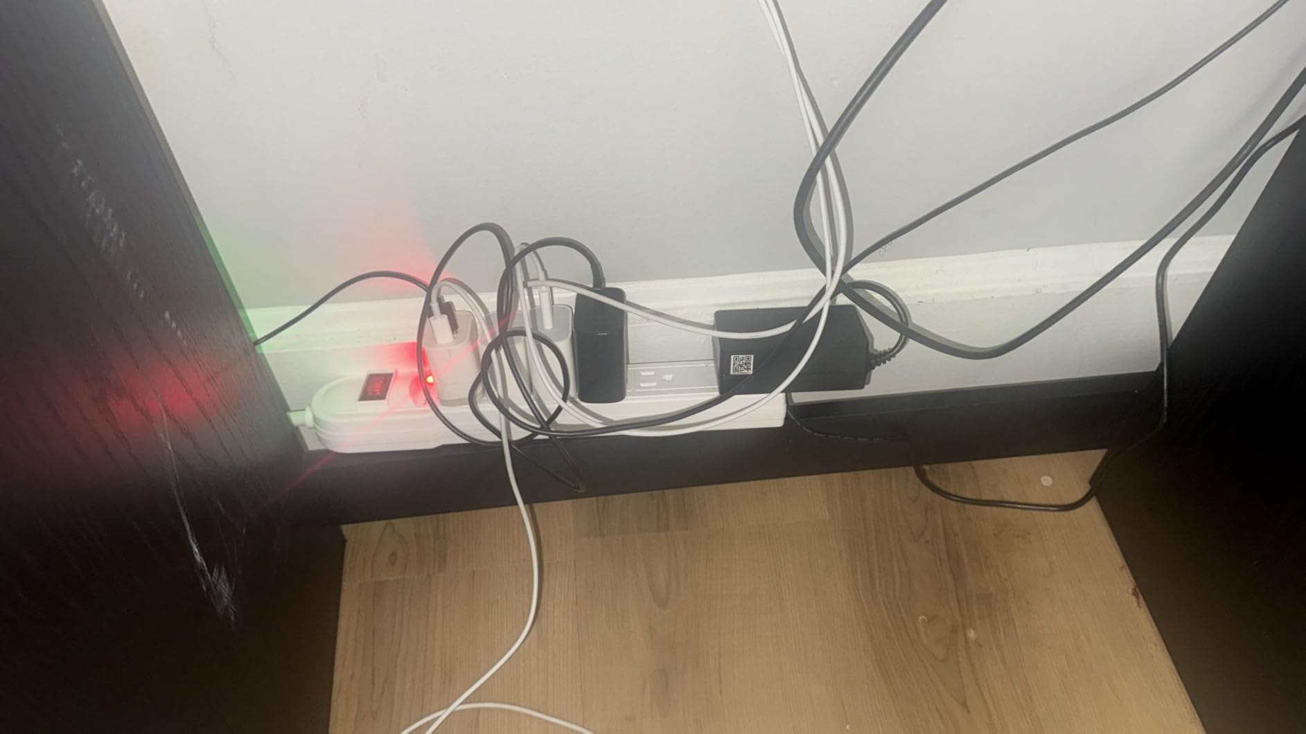 Amazon Basics Surge Protector Power Strip, 6-Outlet, 790 Joules, LED Indicator, 6ft Extension Cord, Black Customer Review Amazon Basics Surge Protector Power Strip, 6-Outlet, 790 Joules, LED Indicator, 6ft Extension Cord, Black - Customer Photo 1
