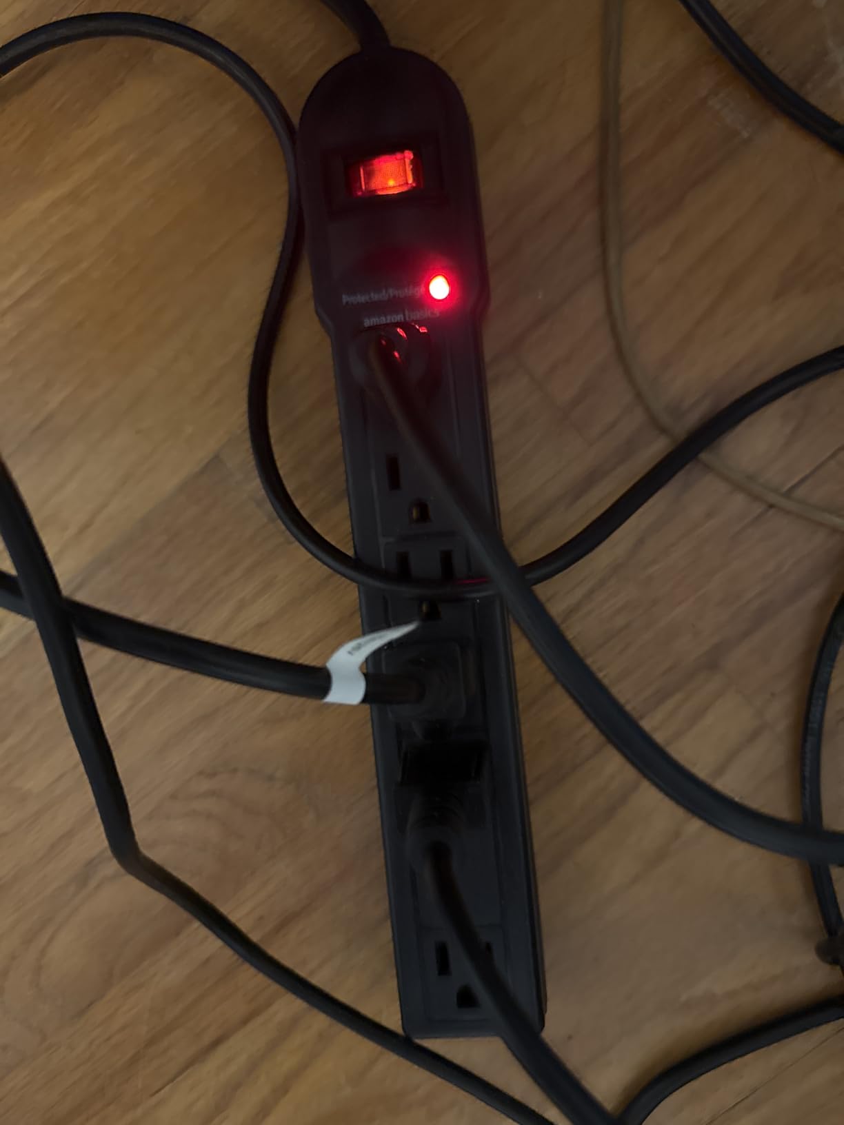Amazon Basics Surge Protector Power Strip, 6-Outlet, 790 Joules, LED Indicator, 6ft Extension Cord, Black Customer Review Amazon Basics Surge Protector Power Strip, 6-Outlet, 790 Joules, LED Indicator, 6ft Extension Cord, Black - Customer Photo 2