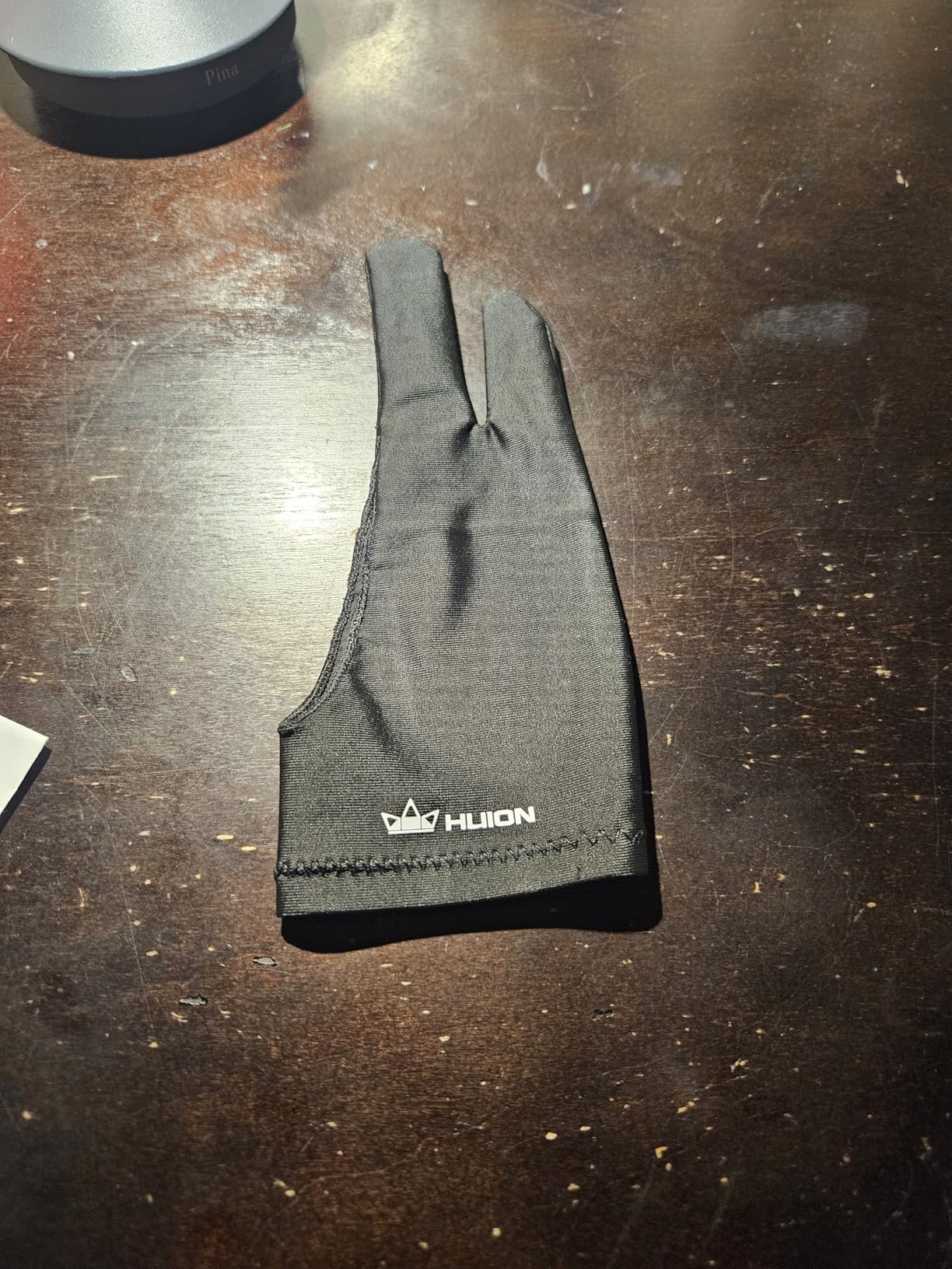 HUION Artist Glove for Drawing Tablet (1 Unit of Free Size, Good for Right Hand or Left Hand) - Cura CR-01 Customer Review HUION Artist Glove for Drawing Tablet (1 Unit of Free Size, Good for Right Hand or Left Hand) - Cura CR-01 - Customer Photo 2