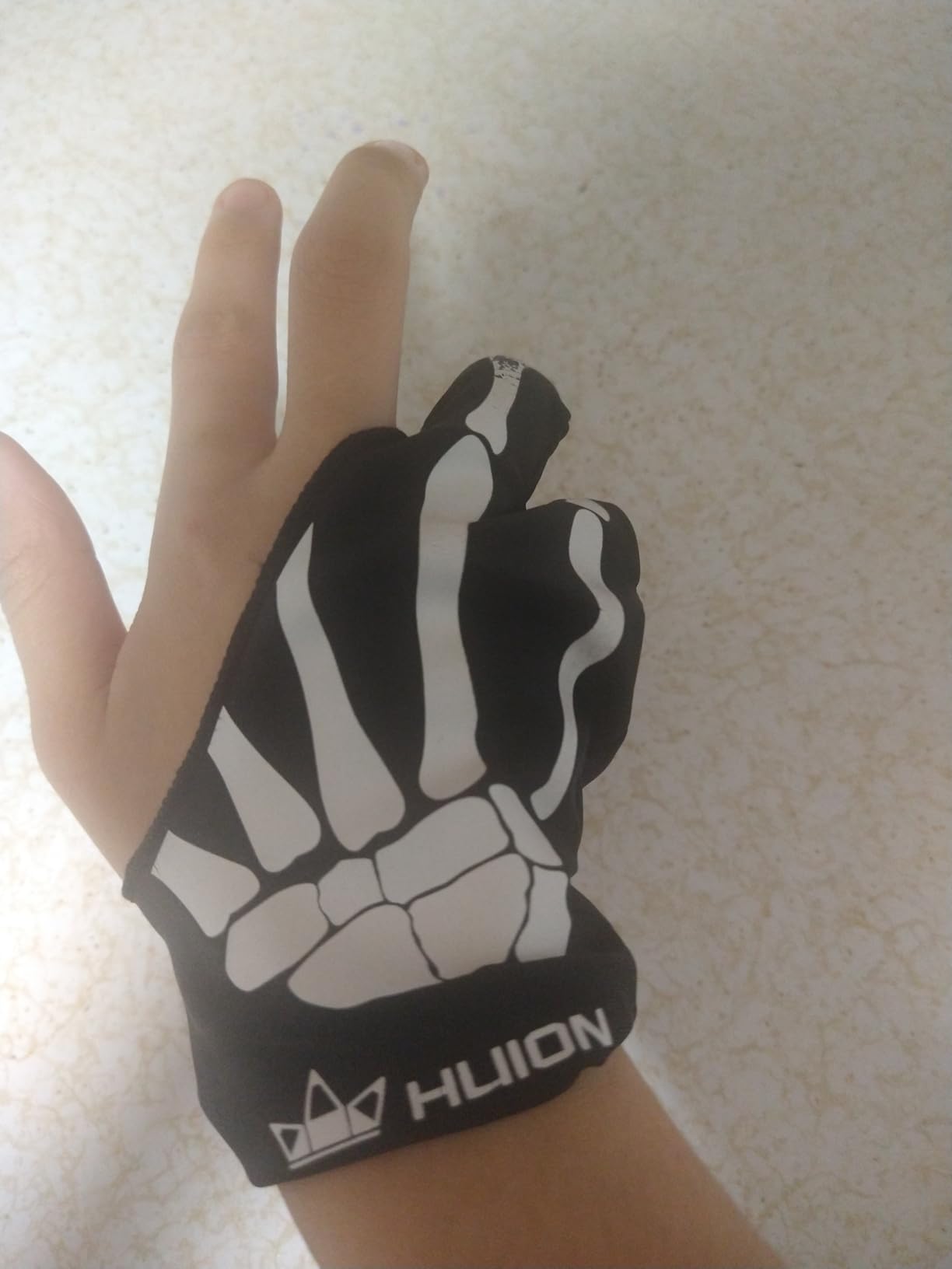 HUION Skeleton Artist Glove for Graphic Drawing Tablet Pad Monitor Painting, Paper Sketching, Suitable for Left and Right Hand Customer Review HUION Skeleton Artist Glove for Graphic Drawing Tablet Pad Monitor Painting, Paper Sketching, Suitable for Left and Right Hand - Customer Photo 3