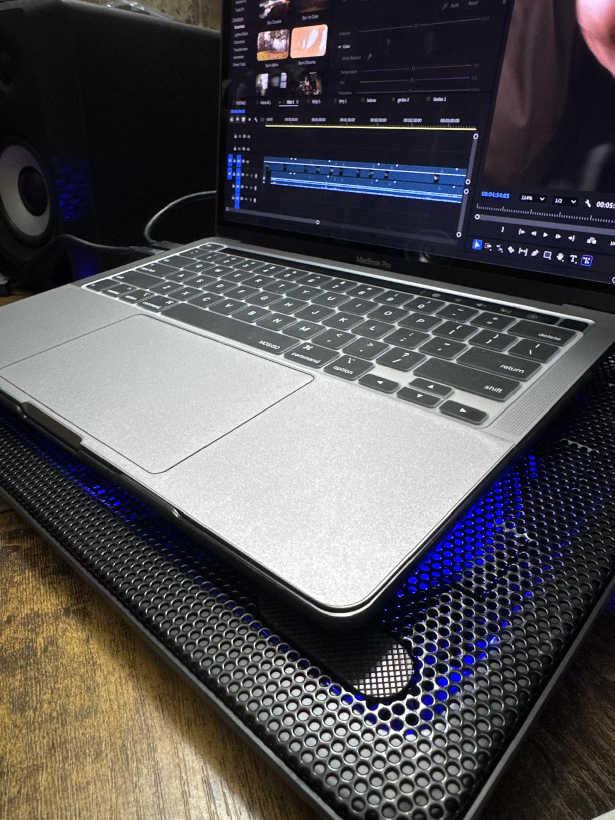TECKNET Laptop Cooling Pad, Portable Slim Quiet USB Powered Laptop Notebook Cooler Cooling Pad Stand Chill Mat with 3 Blue LED Fans, Fits 12-17 Inches (Black) - Customer Photo 1