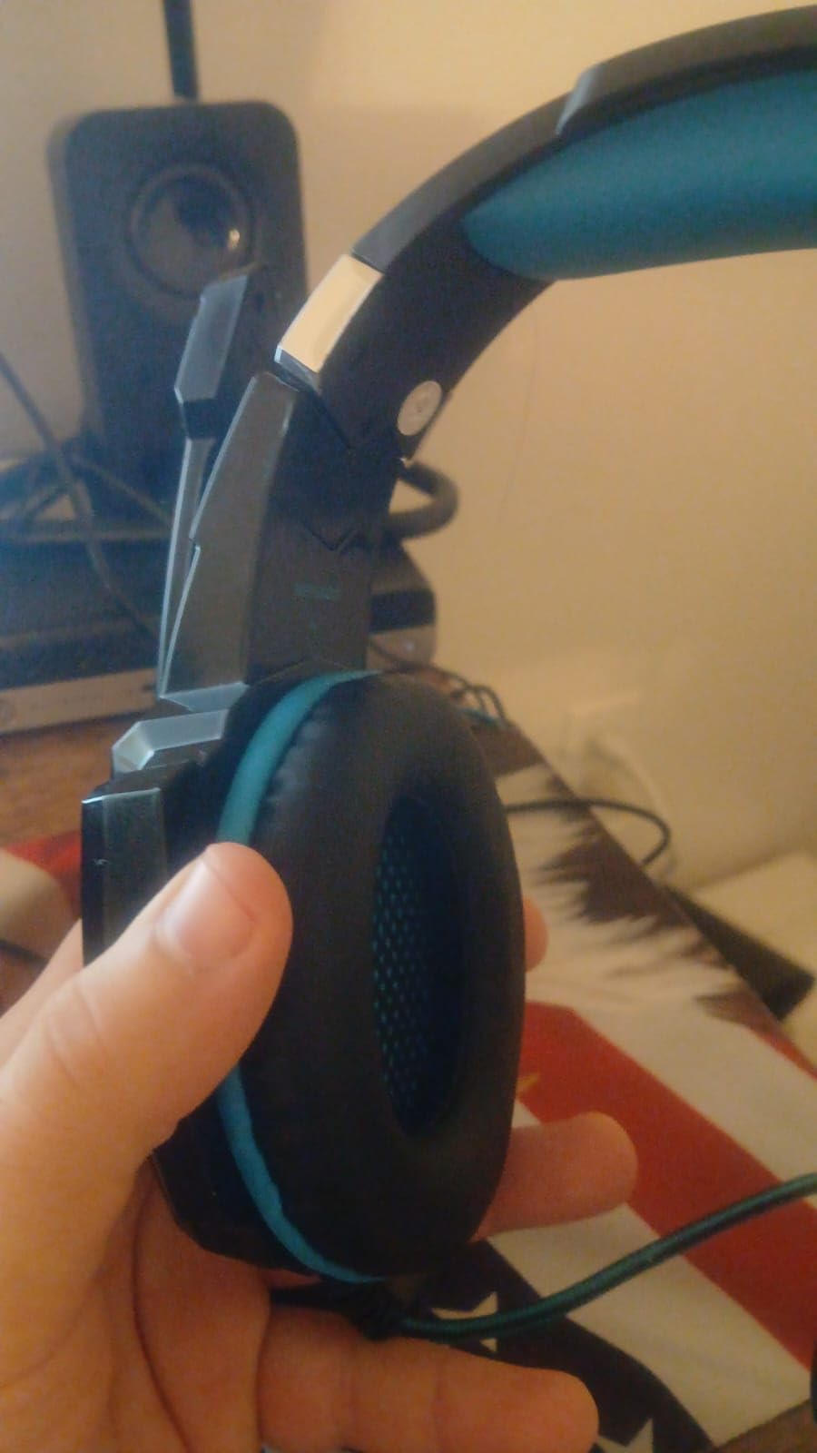 BENGOO G9000 Stereo Gaming Headset for PS4 PC Xbox One PS5 Controller, Noise Cancelling Over Ear Headphones with Mic, LED Light, 7.1 Surround Sound, Soft Memory Earmuffs for Nintendo Xbox Series X|S Customer Review BENGOO G9000 Stereo Gaming Headset for PS4 PC Xbox One PS5 Controller, Noise Cancelling Over Ear Headphones with Mic, LED Light, 7.1 Surround Sound, Soft Memory Earmuffs for Nintendo Xbox Series X|S - Customer Photo 3