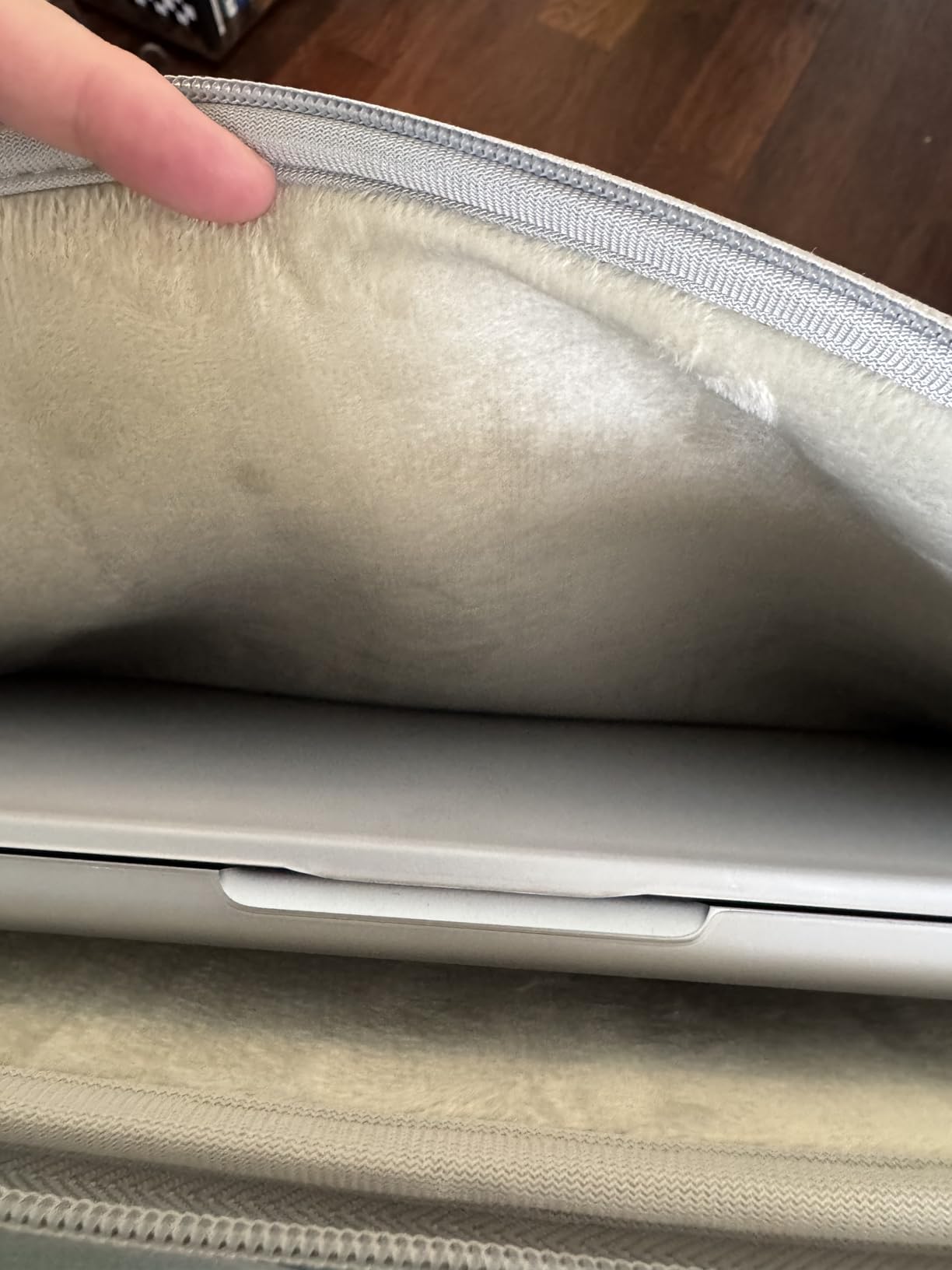 MOSISO Laptop Case 13.3 inch, 13-13.3 inch Laptop Sleeve Compatible with MacBook Air/Pro 13/Pro 14 M5 M4 M3 M2 M1, HP Dell ASUS Lenovo,Polyester Vertical Computer Sleeve Bag with Pocket, Gray - Customer Photo 2