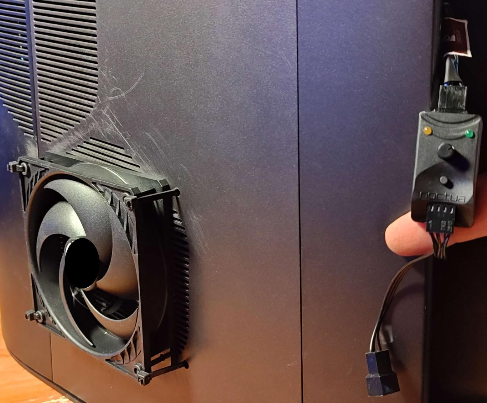 Noctua NA-FC1, 4-Pin PWM Fan Controller (Black) - Customer Photo 1