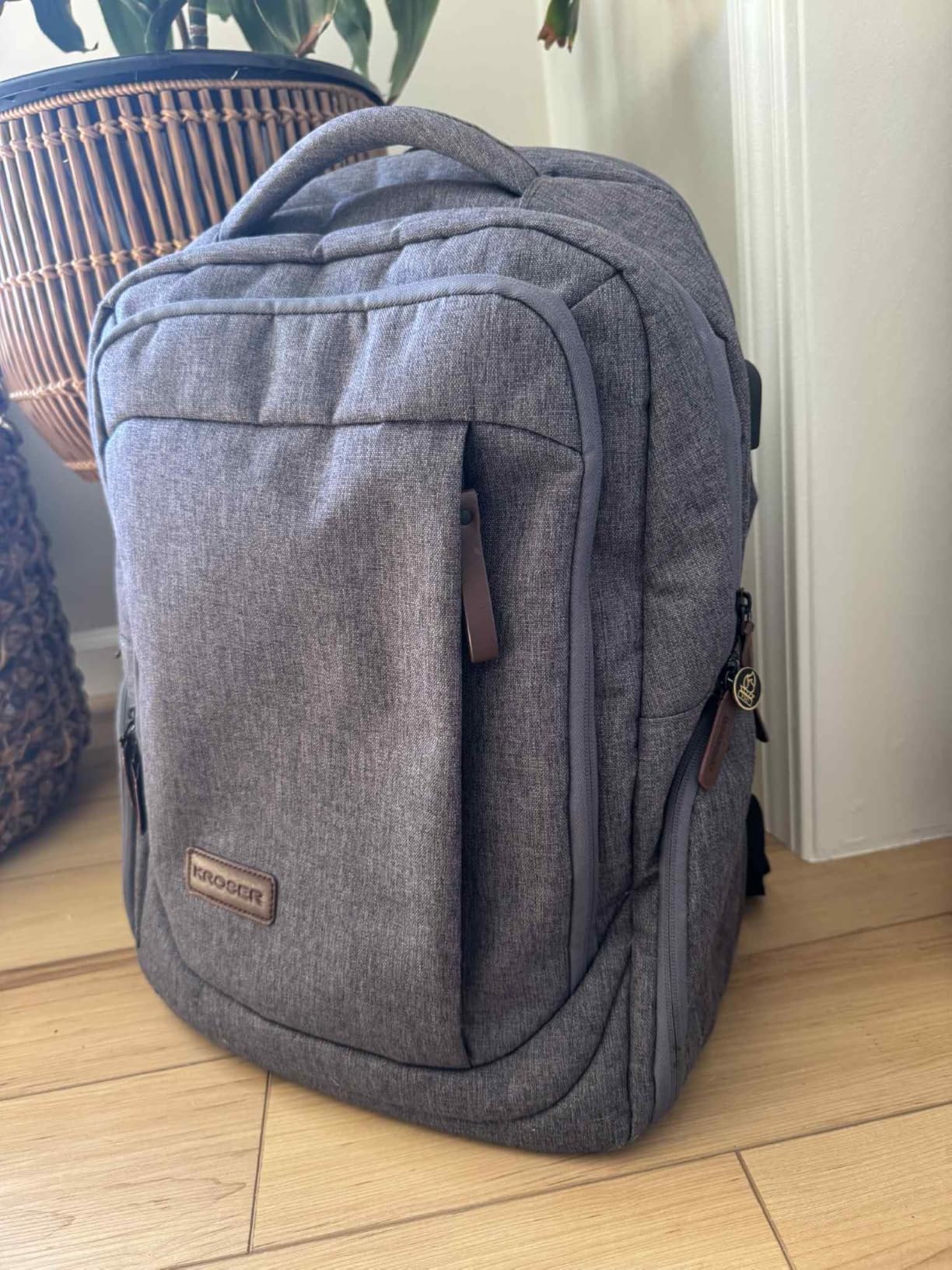 KROSER Laptop Backpack Large Computer Backpack Fits up to 17.3 Inch Laptop with USB Charging Port Water-Repellent Travel Backpack Casual Daypack for Business/College/Women/Men-Charcoal Black - Customer Photo 2