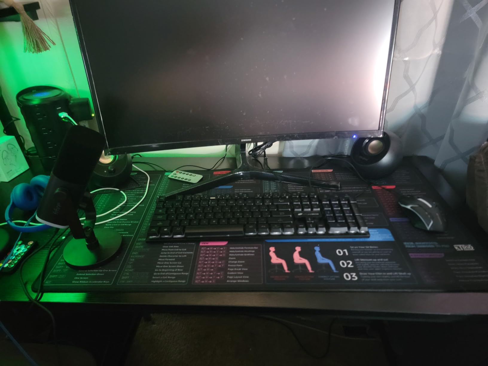 KTRIO Large Gaming Mouse Pad with Superior Micro-Weave Cloth, Extended Desk Mousepad with Stitched Edges, Non-Slip Base, Water Resist Keyboard Pad for Gamer, Office & Home, 31.5 x 11.8 in, Black - Customer Photo 3
