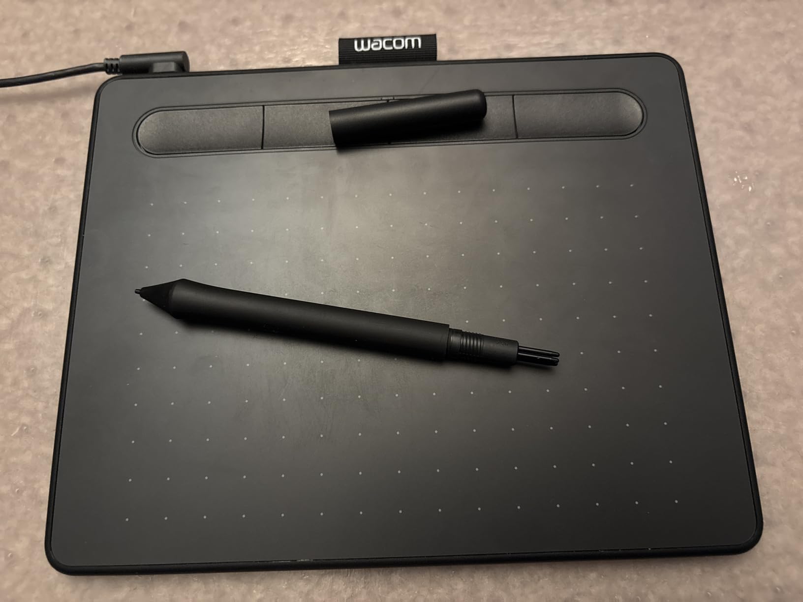 Wacom Intuos Small Graphics Drawing Tablet, includes Training & Software; 4 Customizable ExpressKeys Compatible With Chromebook Mac Android & Windows, photo/video editing, design & education,Black - Customer Photo 2