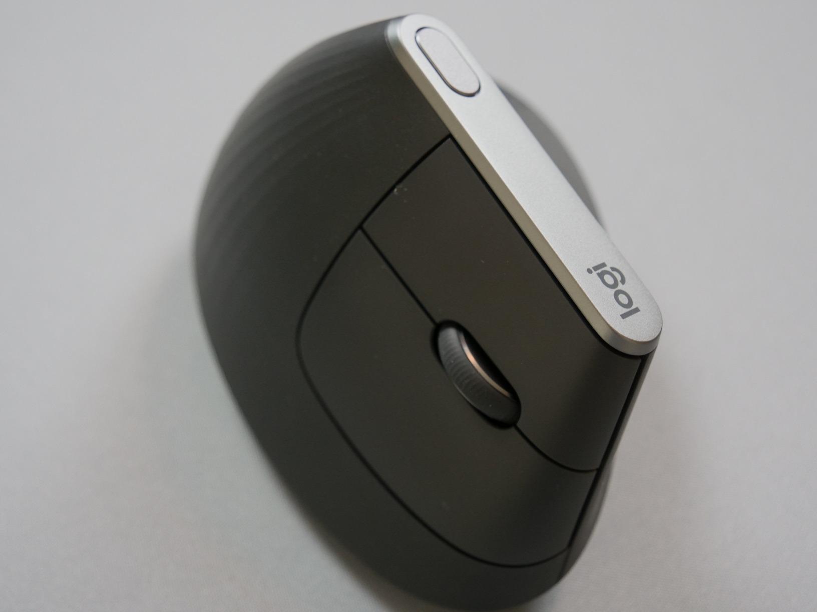 Logitech MX Vertical Wireless Mouse – Ergonomic Design Reduces Muscle Strain, Move Content Between 3 Windows and Apple Computers, Rechargeable, Graphite Customer Review Logitech MX Vertical Wireless Mouse – Ergonomic Design Reduces Muscle Strain, Move Content Between 3 Windows and Apple Computers, Rechargeable, Graphite - Customer Photo 2