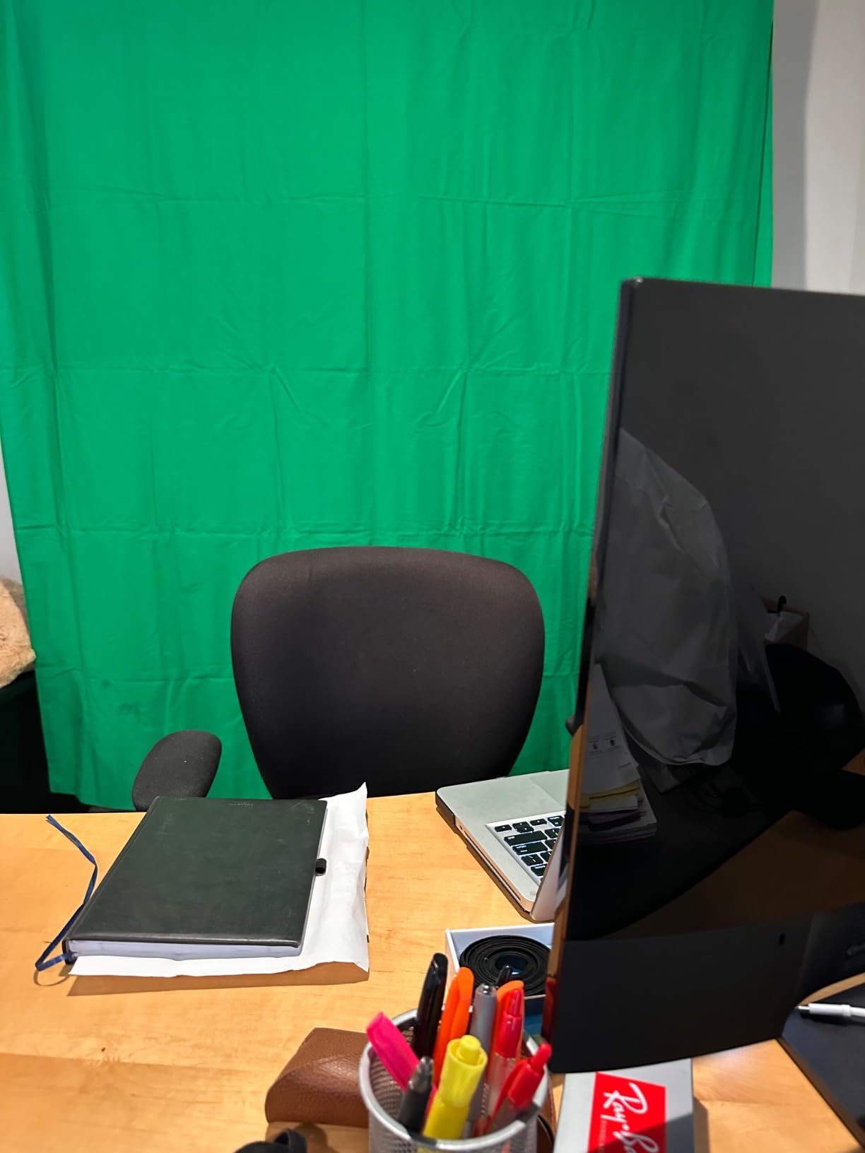 EMART Green Screen Backdrop, 6 x 9 Ft Photography Greenscreen Background Sheet Fabric Kit for YouTube Video Streaming Zoom, Small Photo Chromakey Polyester Cloth Curtain with 4 Clip - Customer Photo 2