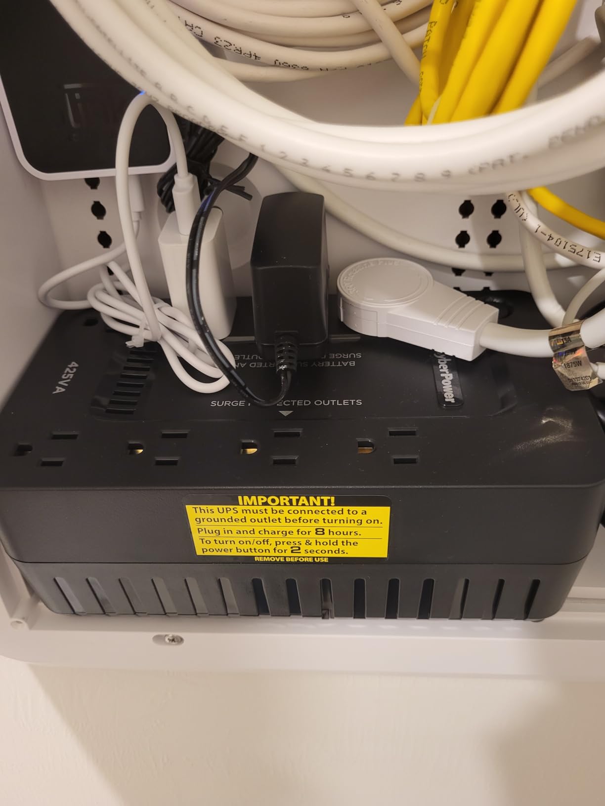 CyberPower ST425 Standby UPS Battery Backup and Surge Protector, 425VA/260W, 8 Outlets, Compact, UL Certified Customer Review CyberPower ST425 Standby UPS Battery Backup and Surge Protector, 425VA/260W, 8 Outlets, Compact, UL Certified - Customer Photo 1