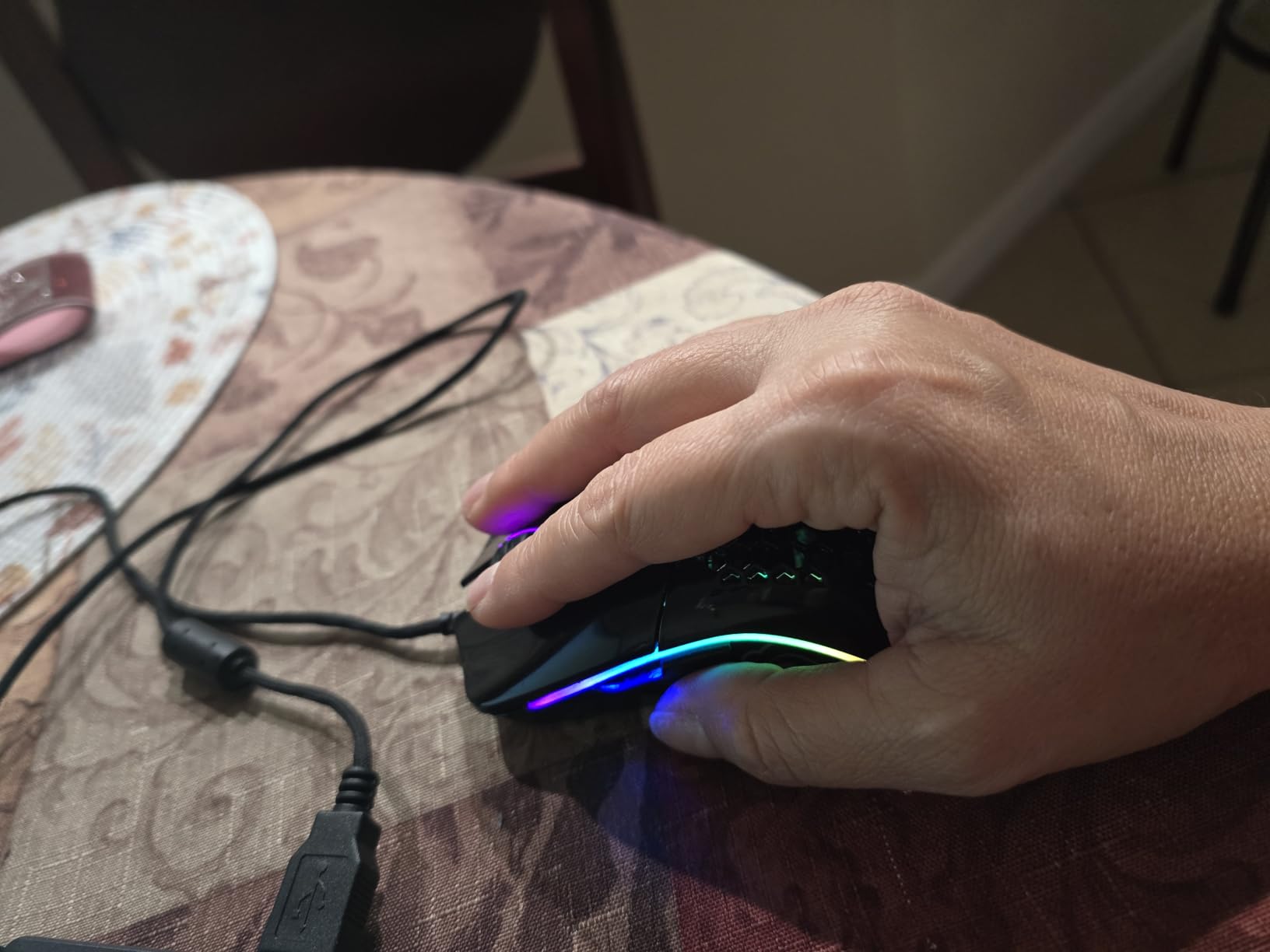Glorious Model O Wired Gaming Mouse 67g Superlight Honeycomb Design, RGB, Pixart 3360 Sensor, Omron Switches, Ambidextrous - Matte White - Customer Photo 2