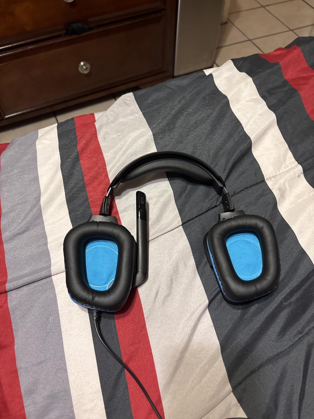 Logitech G432 Wired Gaming Headset, 7.1 Surround Sound, DTS Headphone:X 2.0, Flip-to-Mute Mic, PC (Leatherette) Black/Blue Customer Review Logitech G432 Wired Gaming Headset, 7.1 Surround Sound, DTS Headphone:X 2.0, Flip-to-Mute Mic, PC (Leatherette) Black/Blue - Customer Photo 1