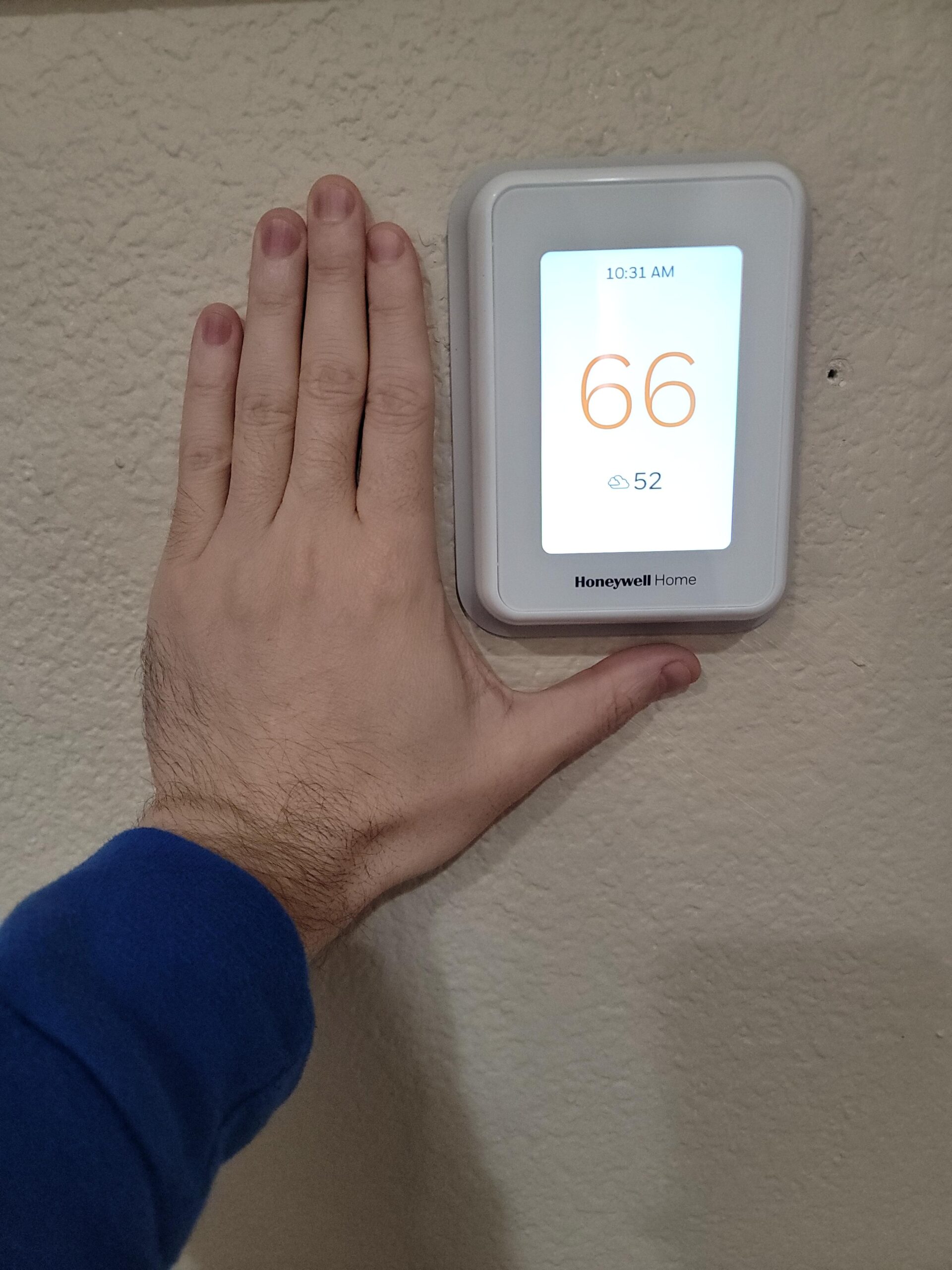 Honeywell Home T9 WiFi Smart Thermostat with 1 Smart Room Sensor, Touchscreen Display, White Customer Review Honeywell Home T9 WiFi Smart Thermostat with 1 Smart Room Sensor, Touchscreen Display, White - Customer Photo 1