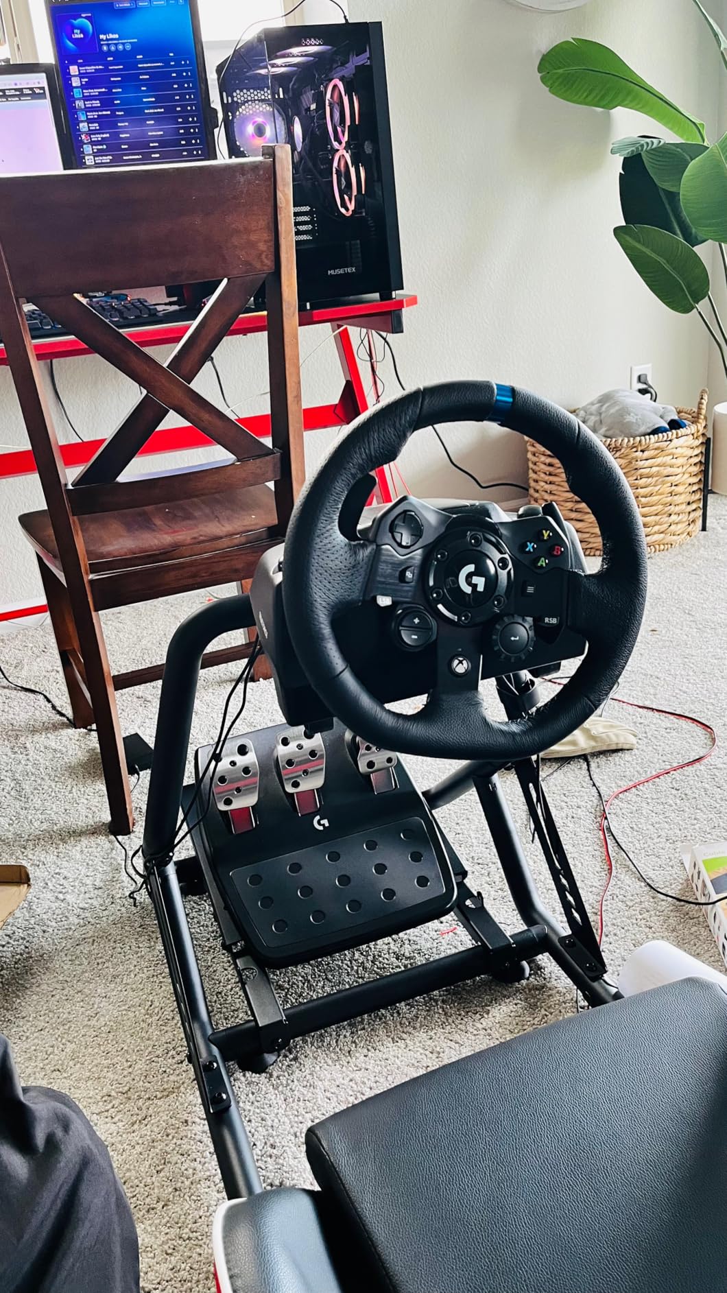 Logitech G923 Racing Wheel and Pedals for Xbox Series X|S, Xbox One and PC featuring TRUEFORCE up to 1000 Hz Force Feedback, Responsive Pedal, Dual Clutch Launch Control, and Genuine Leather Wheel Cover Customer Review Logitech G923 Racing Wheel and Pedals for Xbox Series X|S, Xbox One and PC featuring TRUEFORCE up to 1000 Hz Force Feedback, Responsive Pedal, Dual Clutch Launch Control, and Genuine Leather Wheel Cover - Customer Photo 2
