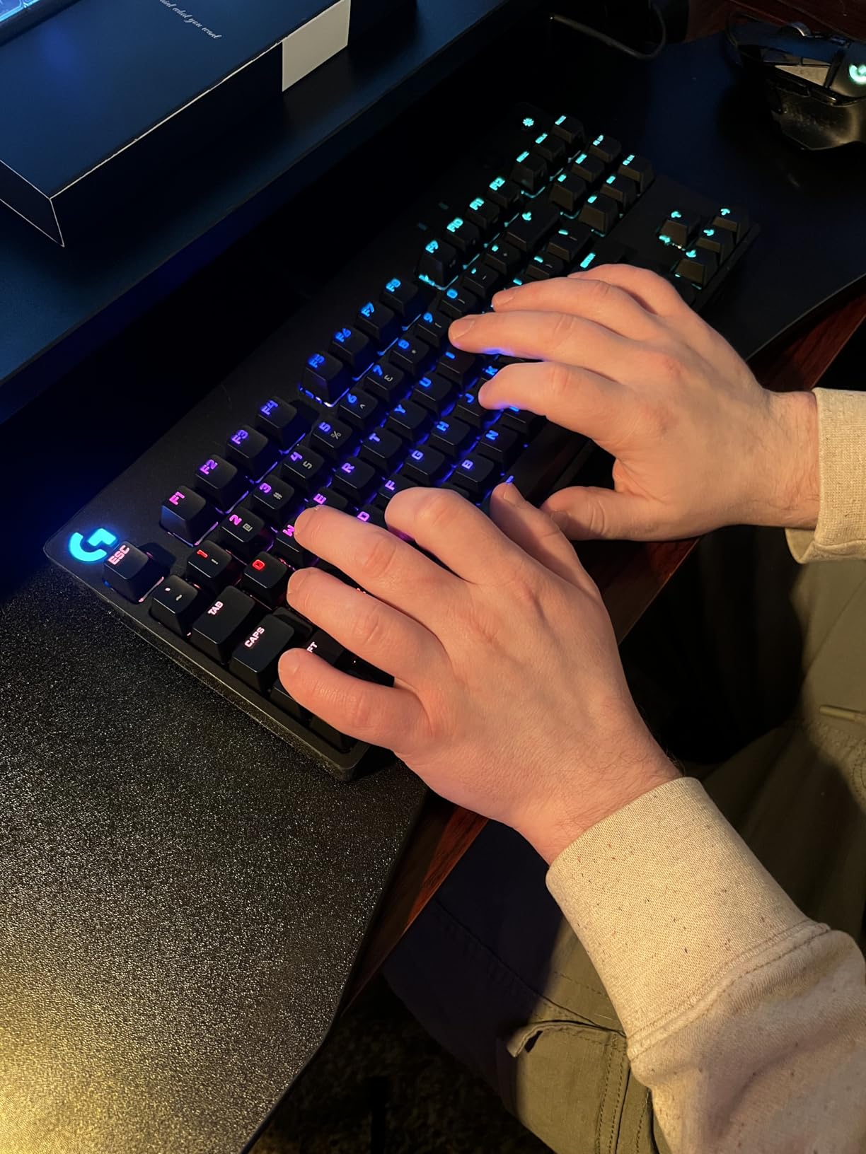 Logitech G PRO Mechanical Gaming Keyboard, Ultra Portable Tenkeyless Design, Detachable Micro USB Cable, 16.8 Million Color LIGHTSYNC RGB Backlit Keys - Customer Photo 3