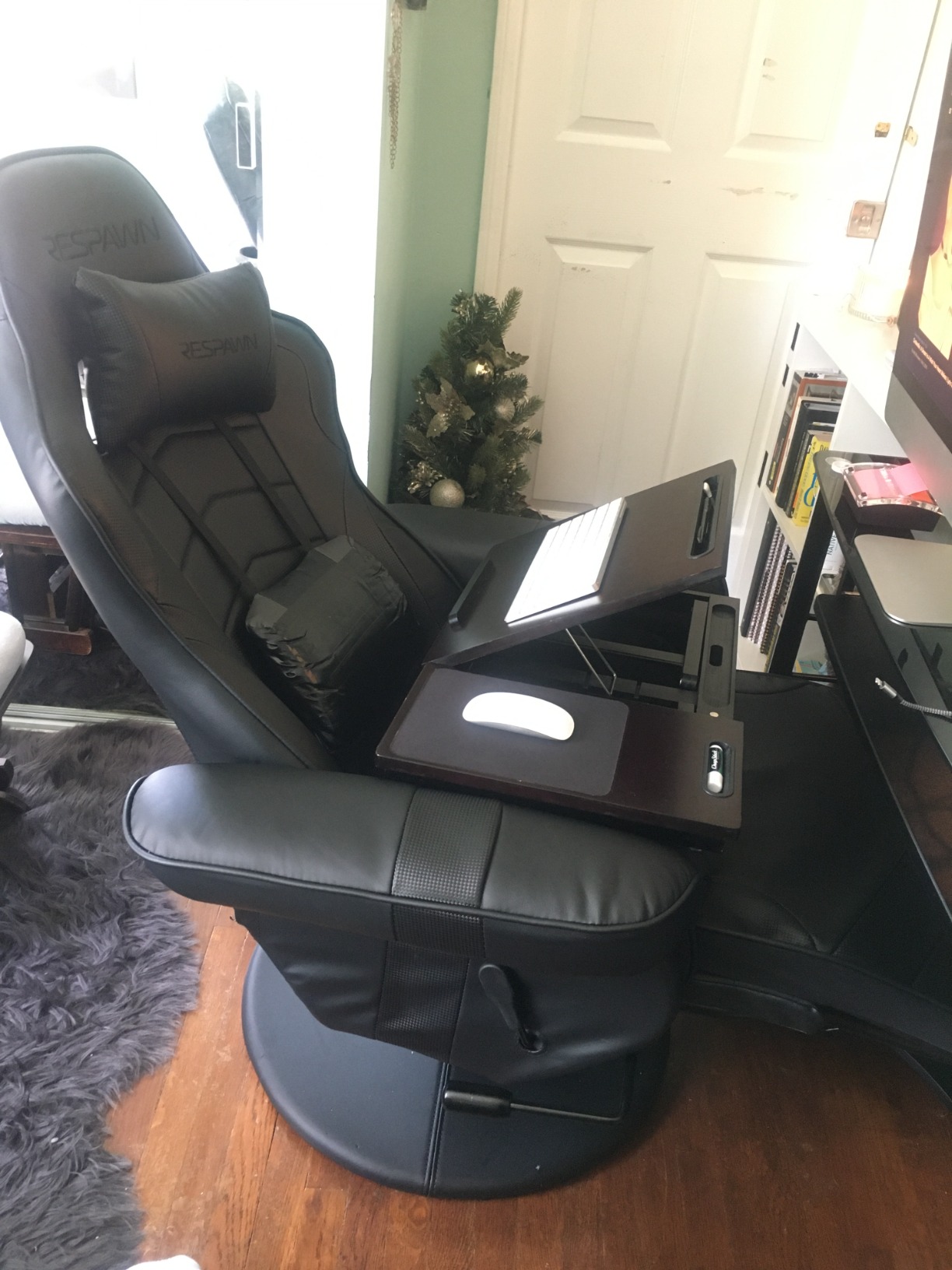 RESPAWN 900 Console Gaming Recliner with Footrest and Lumbar Support - Comfortable Ergonomic Gaming Chair with Headrest, No Wheels, Reclining, Heavy Duty, Racing Style Video Game Chairs - White - Customer Photo 1