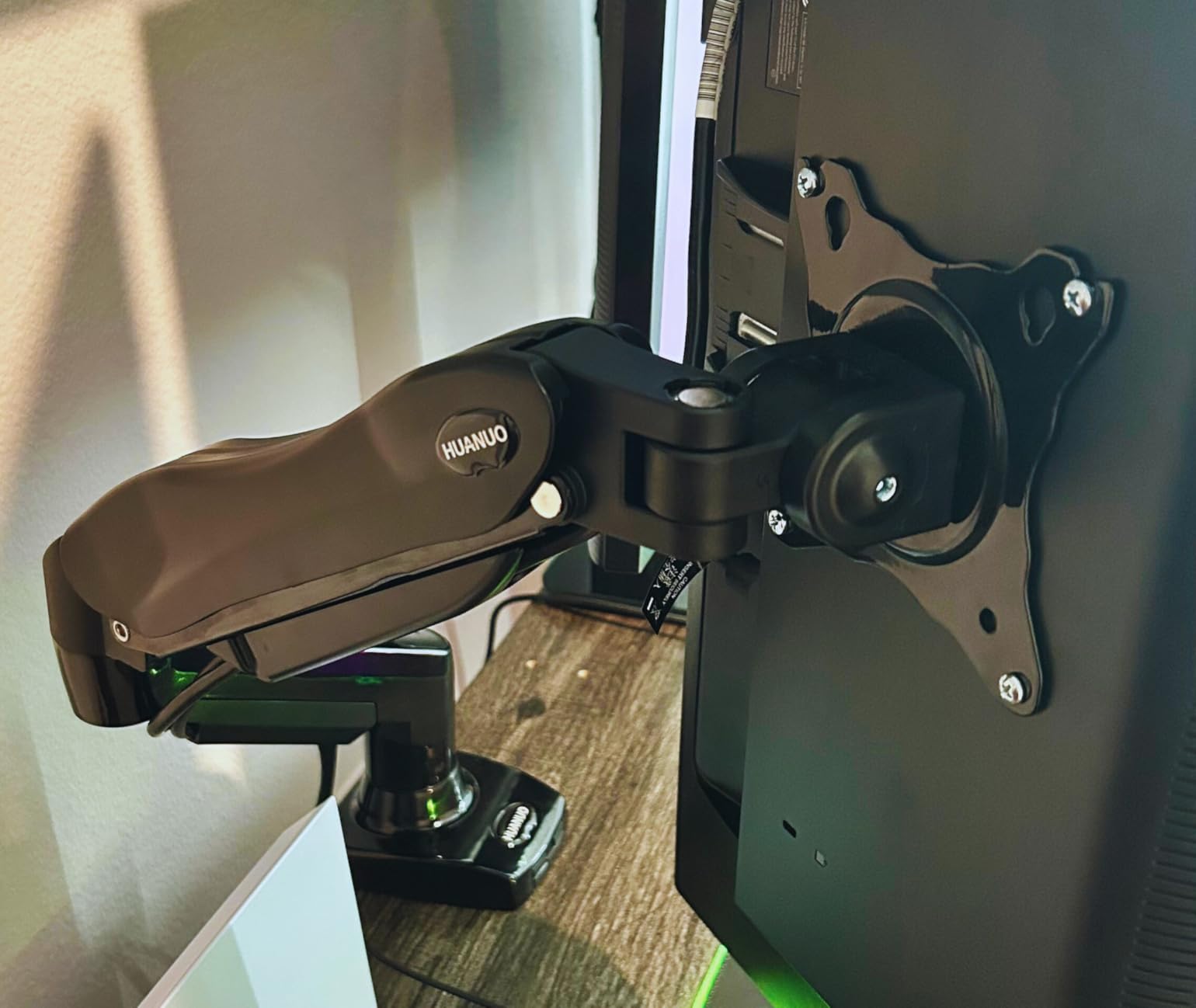 HUANUO Single Monitor Mount, 13 to 32 Inch Monitor Arm, Adjustable Monitor Stand, Vesa Mount with Clamp and Grommet Base - Fits 4.4 to 19.8lbs LCD Computer Monitors Customer Review HUANUO Single Monitor Mount, 13 to 32 Inch Monitor Arm, Adjustable Monitor Stand, Vesa Mount with Clamp and Grommet Base - Fits 4.4 to 19.8lbs LCD Computer Monitors - Customer Photo 1