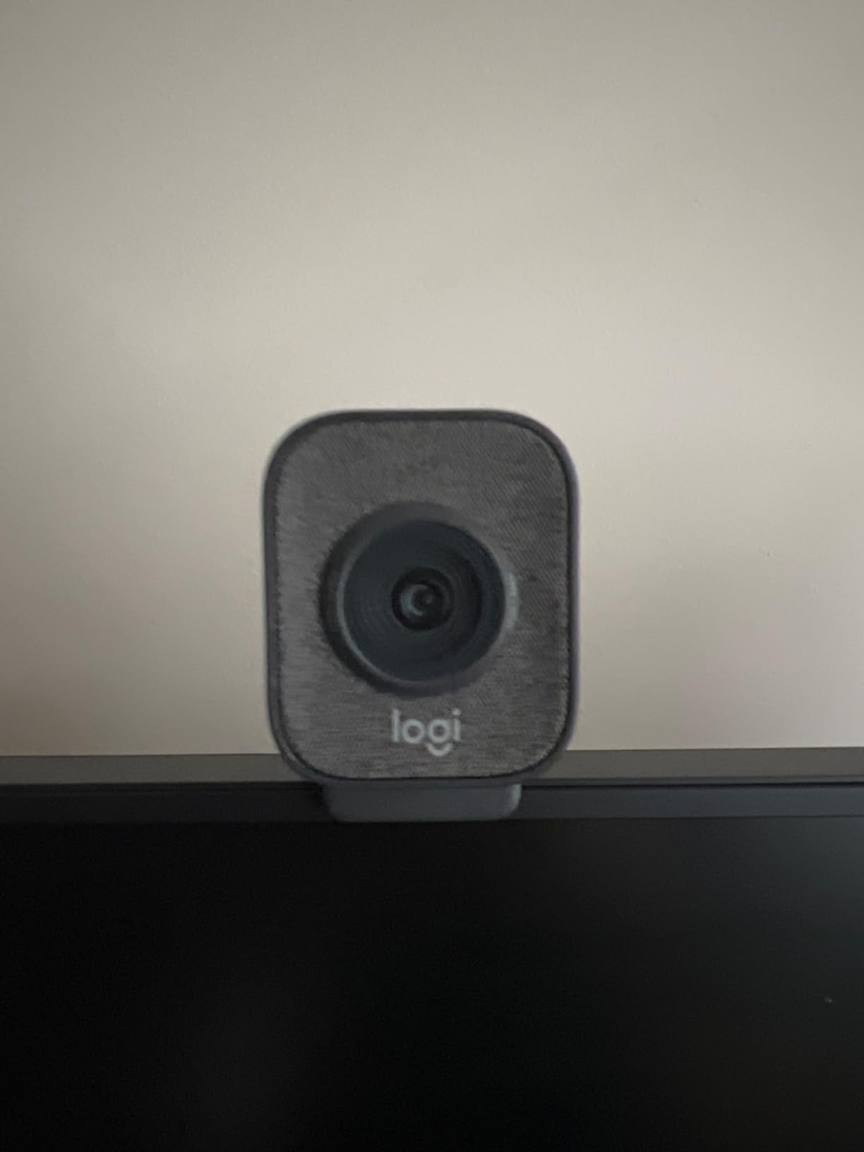 Logitech StreamCam Premium Webcam for Streaming and Content Creation, Full HD 1080p 60 fps, Works with Microsoft Teams, Google Meet, Zoom, Nintendo Switch 2's new GameChat mode, for PC/Mac – Graphite - Customer Photo 1