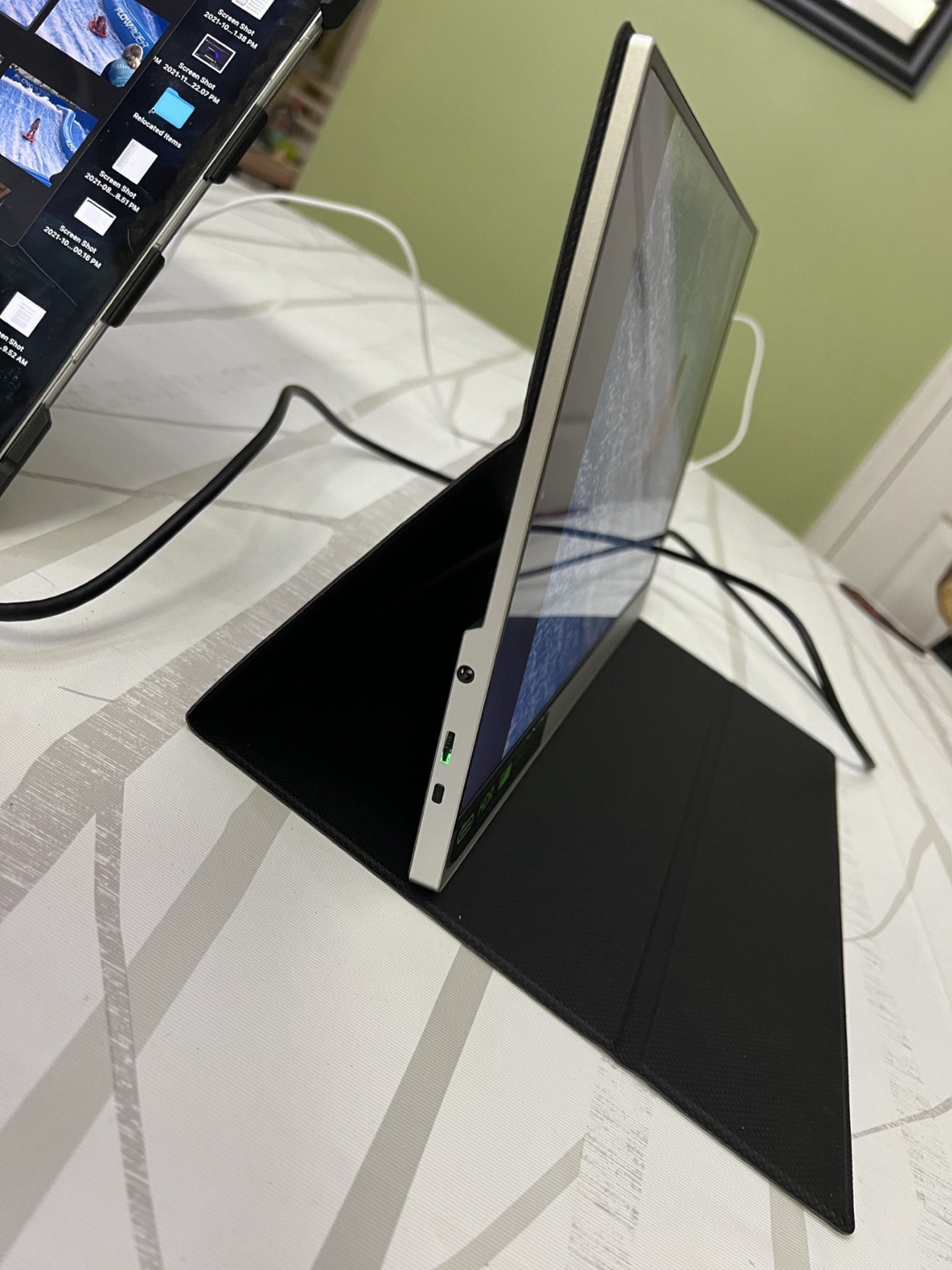 cocopar Portable Monitor 15.6 Inch 1080P Travel Monitor with Speaker HDMI USB-C External Display for Laptop MacBook Surface PC Xbox PS4/5, VESA Mountable, with Cover Stand - Customer Photo 1