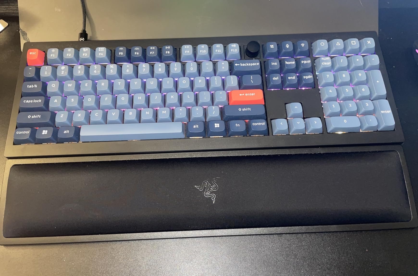 Razer Ergonomic Wrist Rest for Full-Sized Keyboards: Anti-Slip Rubber Base - Angled Incline - Classic Black - Customer Photo 2