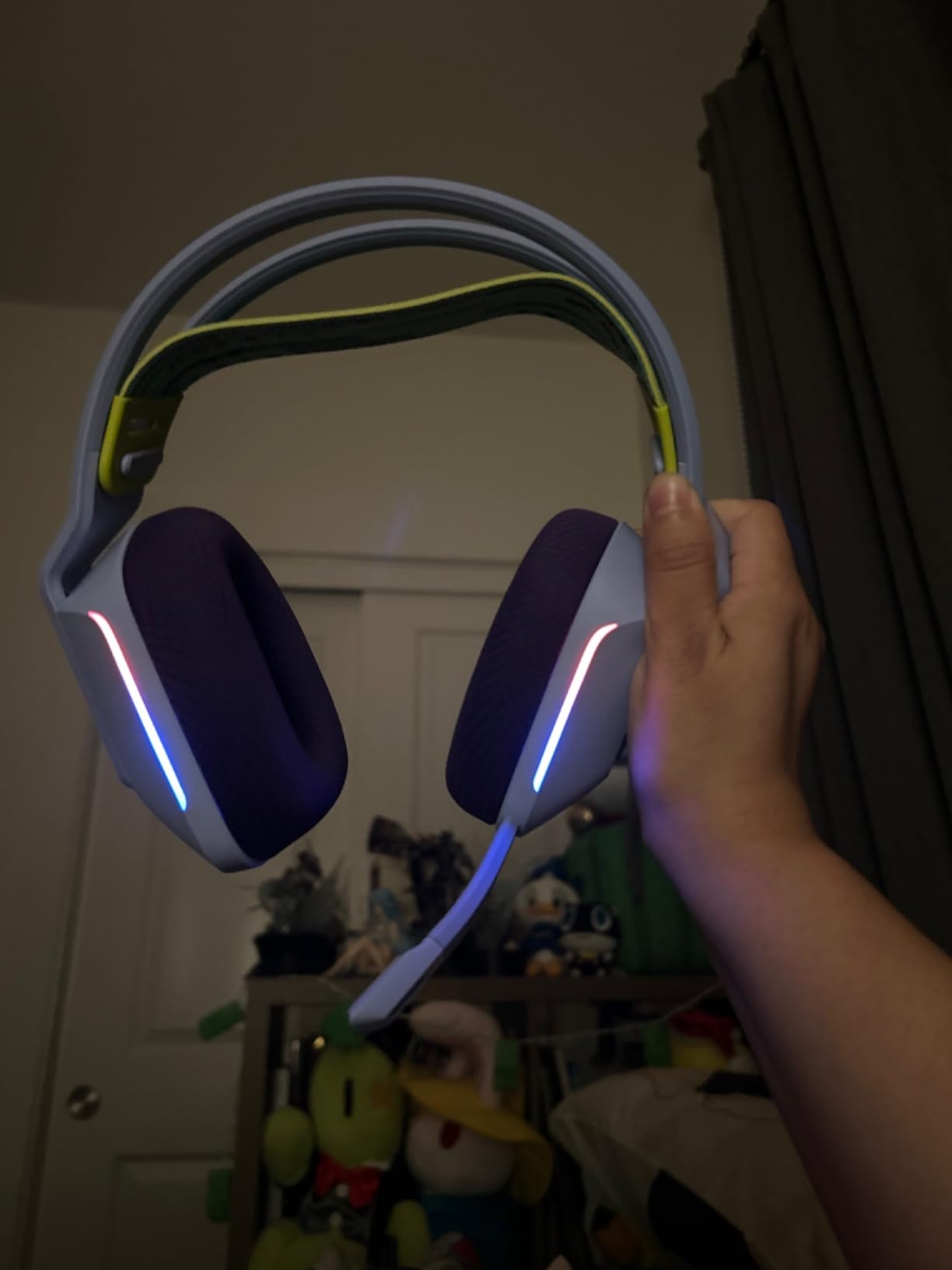 Logitech G733 Lightspeed Wireless Gaming Headset, Suspension Headband, Lightsync RGB, Blue VO!CE Mic, PRO-G Audio – Black, Gaming Headset Wireless, PC, PS5, PS4, Switch Compatible - Customer Photo 4