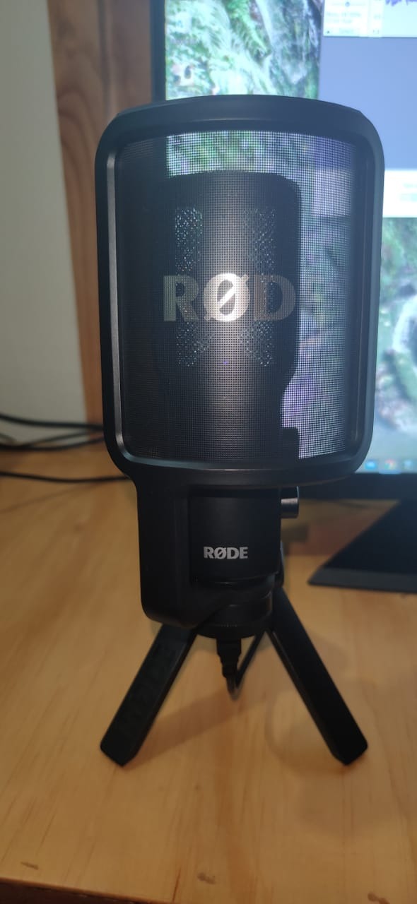 RØDE NT-USB Mini Versatile Studio-quality Condenser USB Microphone with Free Software for Podcasting, Streaming, Gaming, Music Production, Vocal and Instrument Recording,Black Customer Review RØDE NT-USB Mini Versatile Studio-quality Condenser USB Microphone with Free Software for Podcasting, Streaming, Gaming, Music Production, Vocal and Instrument Recording,Black - Customer Photo 4