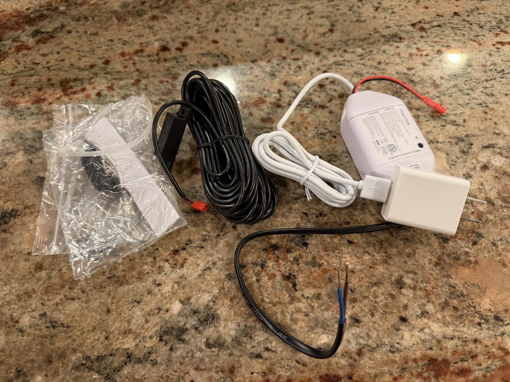 meross Smart Garage Door Opener Remote, Compatible with Apple HomeKit, Amazon Alexa, Google Assistant, SmartThings, Siri, CarPlay and Android, Universal WiFi Garage Controller, No Hub Required Customer Review meross Smart Garage Door Opener Remote, Compatible with Apple HomeKit, Amazon Alexa, Google Assistant, SmartThings, Siri, CarPlay and Android, Universal WiFi Garage Controller, No Hub Required - Customer Photo 2