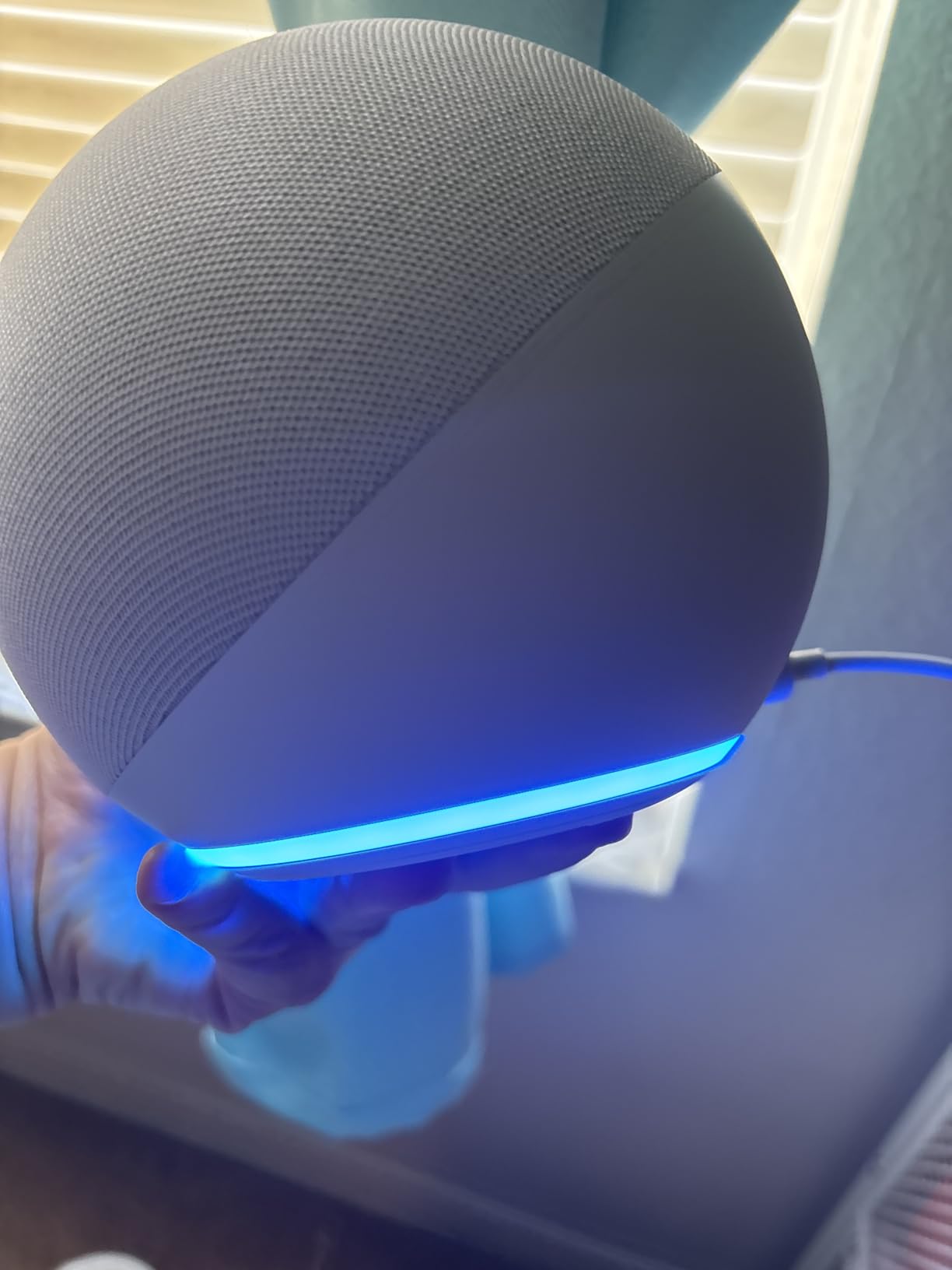 Like-New Amazon Echo (newest model), Alexa speaker with premium sound, Ideal for large bedrooms, living rooms and kitchens, Charcoal Customer Review Like-New Amazon Echo (newest model), Alexa speaker with premium sound, Ideal for large bedrooms, living rooms and kitchens, Charcoal - Customer Photo 3