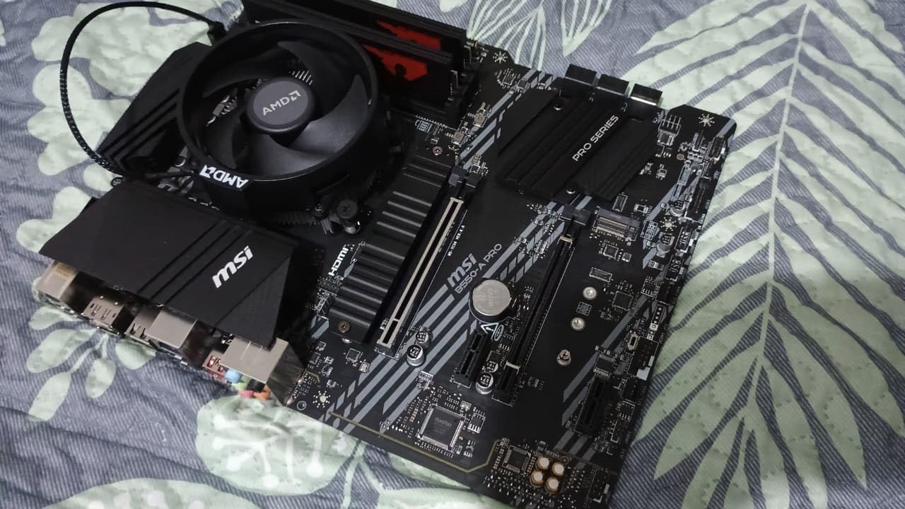 MSI B550-A PRO ProSeries Motherboard (AMD Ryzen 5000, AM4, DDR4, PCIe 4.0, SATA 6Gb/s, M.2, USB 3.2 Gen 2, HDMI/DP, ATX) - Customer Photo 1