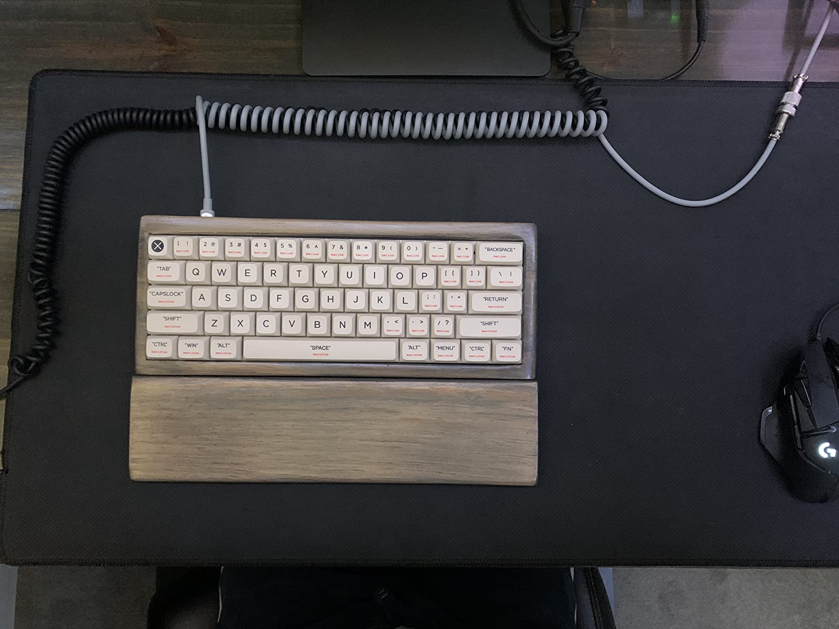 RK ROYAL KLUDGE RK61 60% Gaming Keyboard, Wired RGB Mechanical Keyboard with No-Conflict 61 Keys, Hot Swappable PC Game Keyboards for Windows Mac, Quiet Red Switch-White customer photo 1