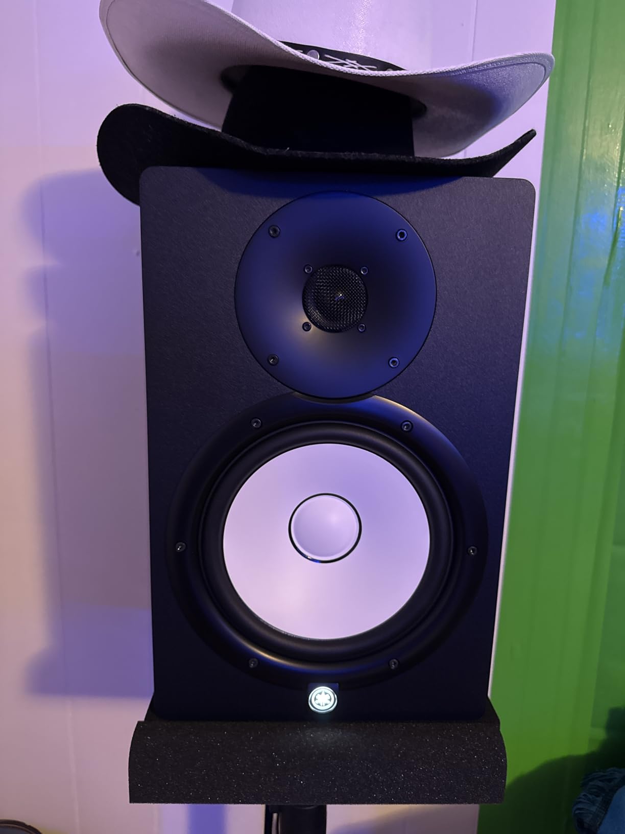 YAMAHA HS8 8-Inch Powered Studio Monitor Pair - Black - Customer Photo 1