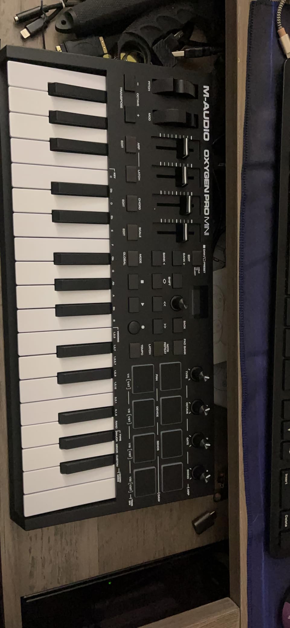 M-AUDIO Oxygen Pro Mini 32-Key USB MIDI Keyboard Controller for MacOS and WinOS, with Beat Pads, Assignable Knobs and Faders, and Native Instruments Sound Pack (NKS Integration) - Customer Photo 1