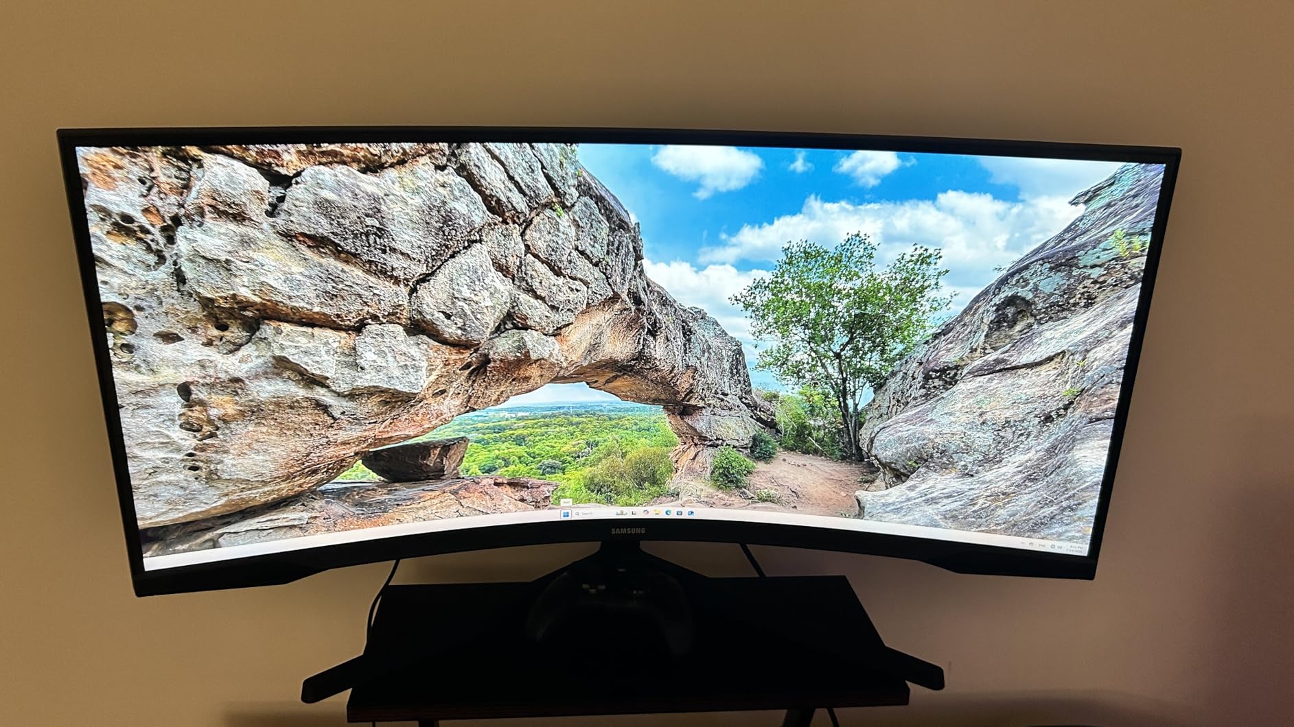 SAMSUNG 34' Odyssey G5 Ultra-Wide Gaming Monitor with 1000R Curved Screen, 165Hz, 1ms, FreeSync Premium, Large Display, Eye Comfort, Multiple Ports, WQHD, LC34G55TWWNXZA, Black - Customer Photo 2