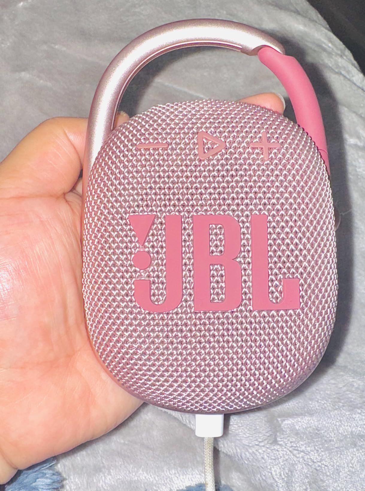 JBL Clip 4 - Portable Mini Bluetooth Speaker, big audio and punchy bass, integrated carabiner, IP67 waterproof and dustproof, 10 hours of playtime, speaker for home, outdoor and travel (Black) Customer Review JBL Clip 4 - Portable Mini Bluetooth Speaker, big audio and punchy bass, integrated carabiner, IP67 waterproof and dustproof, 10 hours of playtime, speaker for home, outdoor and travel (Black) - Customer Photo 4