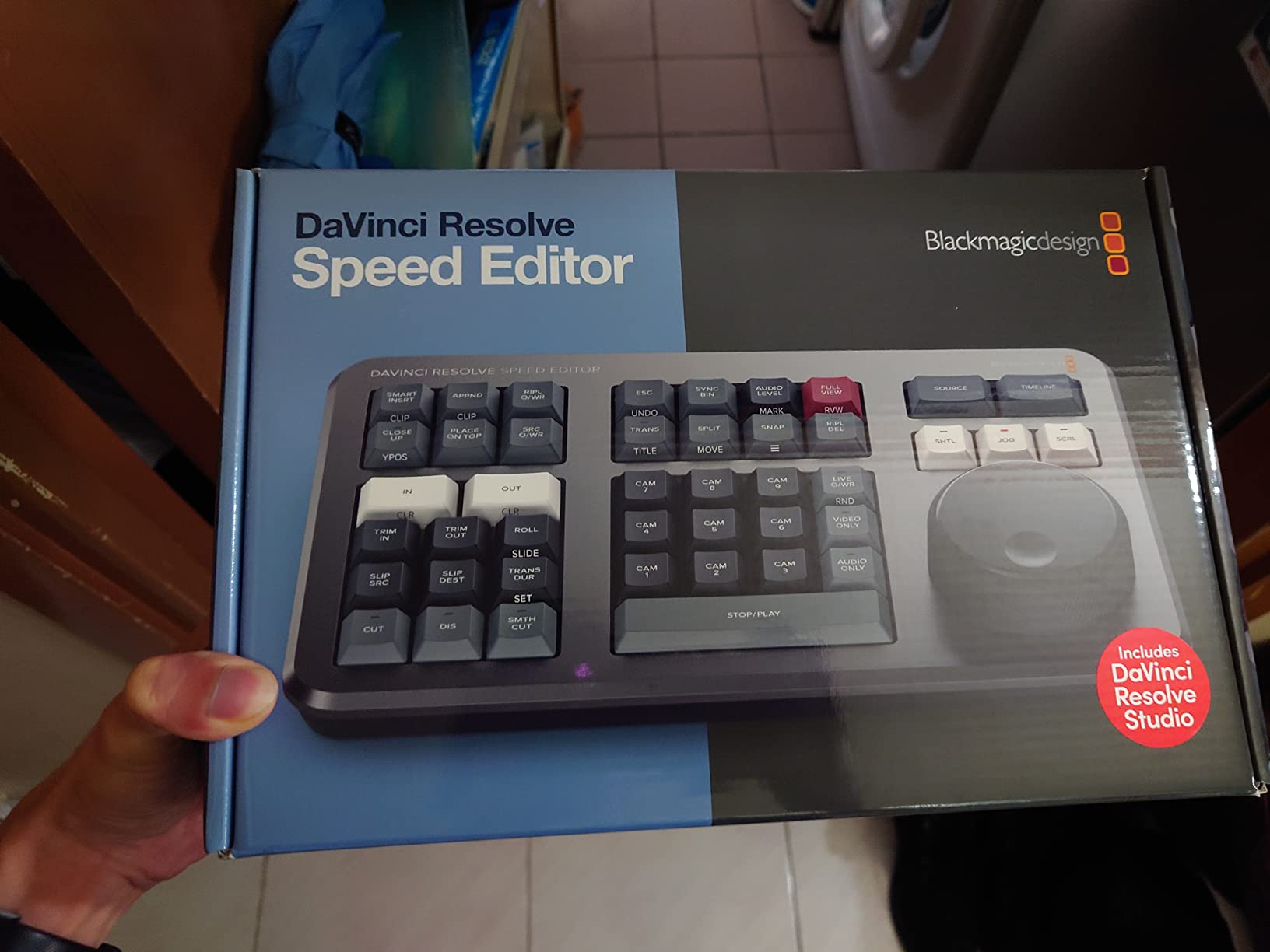 Blackmagic Design Davinci Resolve Speed Editor Bundle with Davinci Resolve 18 Studio (Activation Card) - Customer Photo 2