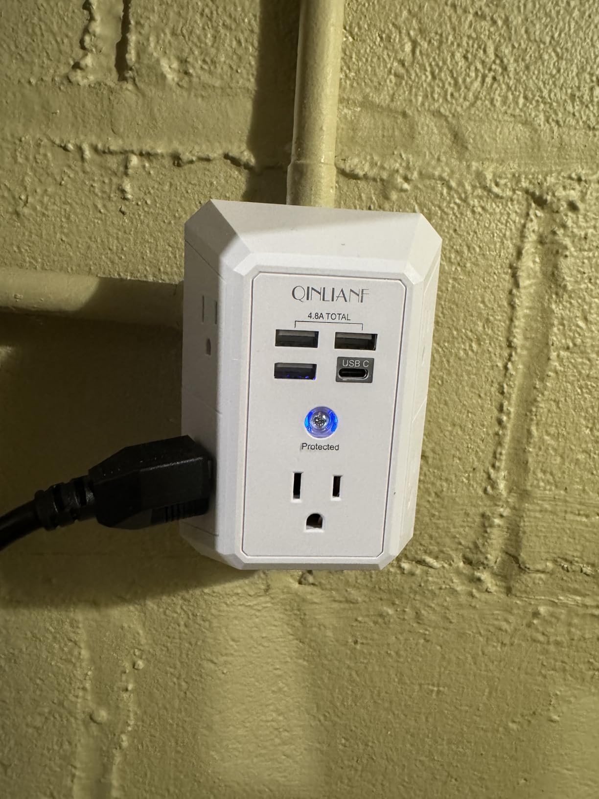 Wall Charger, Surge Protector, QINLIANF 5 Outlet Extender with 4 USB Charging Ports (4.8A Total) 3-Sided 1680J Power Strip Multi Plug Adapter Spaced for Home Travel Office (3U1C) - Customer Photo 1