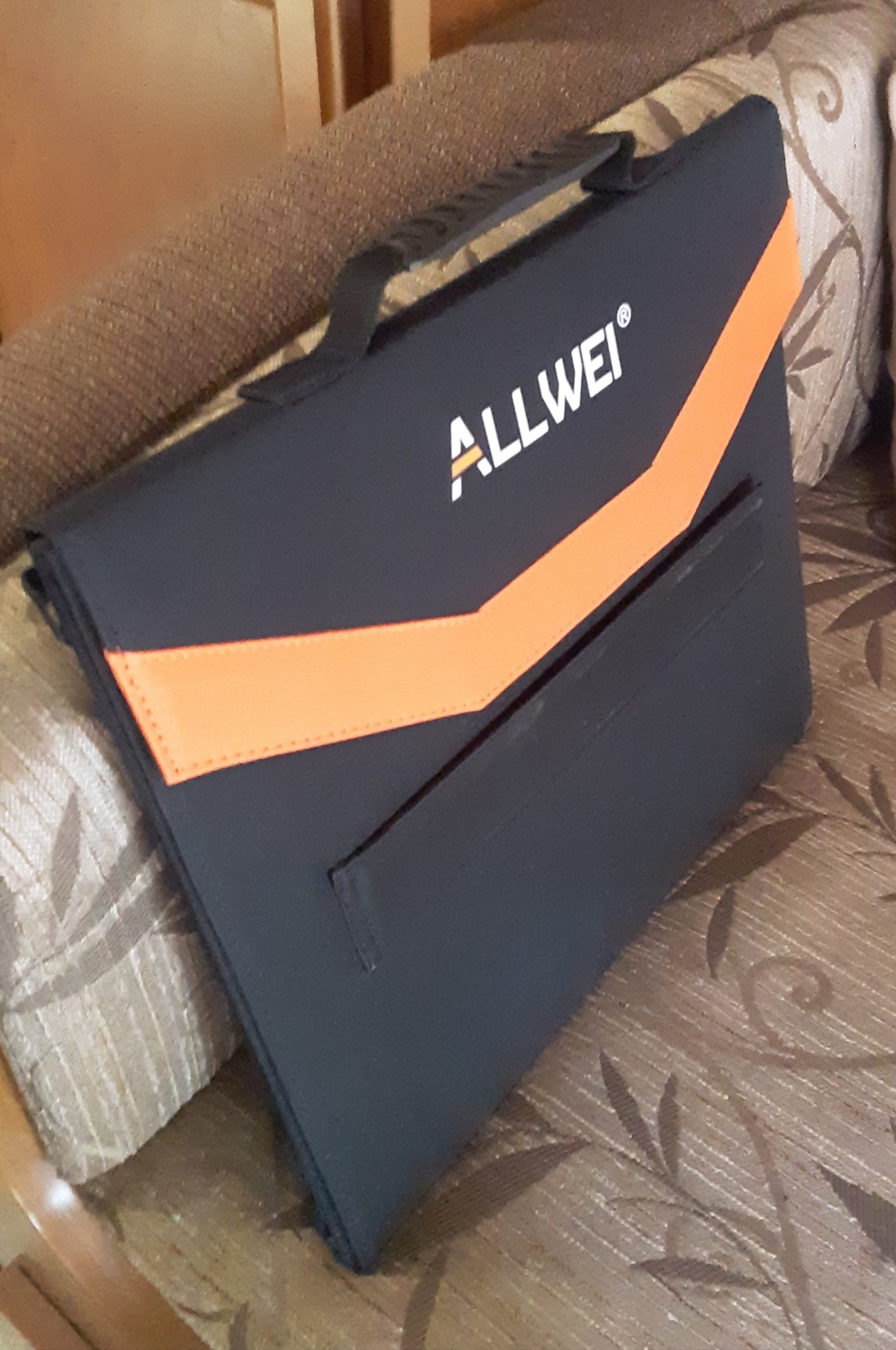 ALLWEI 100W Portable Solar Panel for 300/500W Power Station Solar Generator, 18V Solar Battery Charger with 5.5 * 2.1MM Port, Adjustable Kickstand, Waterproof IP68 for RV Camping Outdoor Home Use - Customer Photo 5
