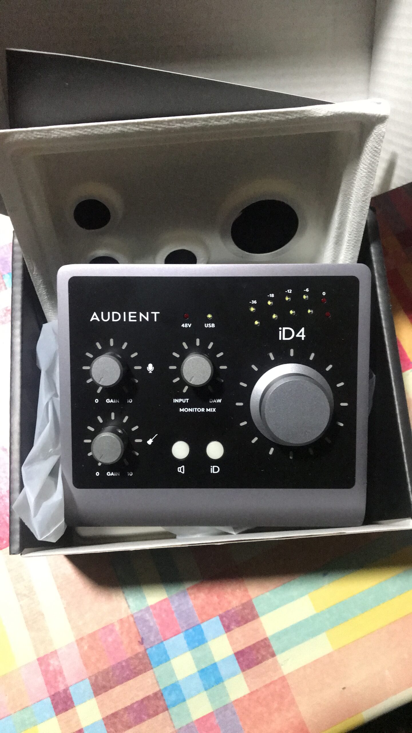 Audient Audio Interface iD4 MKII, Class A Console Microphone Preamp (High Speed USB-C, Monitor Mix and Monitor Panning Function, 2 Headphone Outputs, Mac/PC/iOS Compatible), Black Customer Review Audient Audio Interface iD4 MKII, Class A Console Microphone Preamp (High Speed USB-C, Monitor Mix and Monitor Panning Function, 2 Headphone Outputs, Mac/PC/iOS Compatible), Black - Customer Photo 4