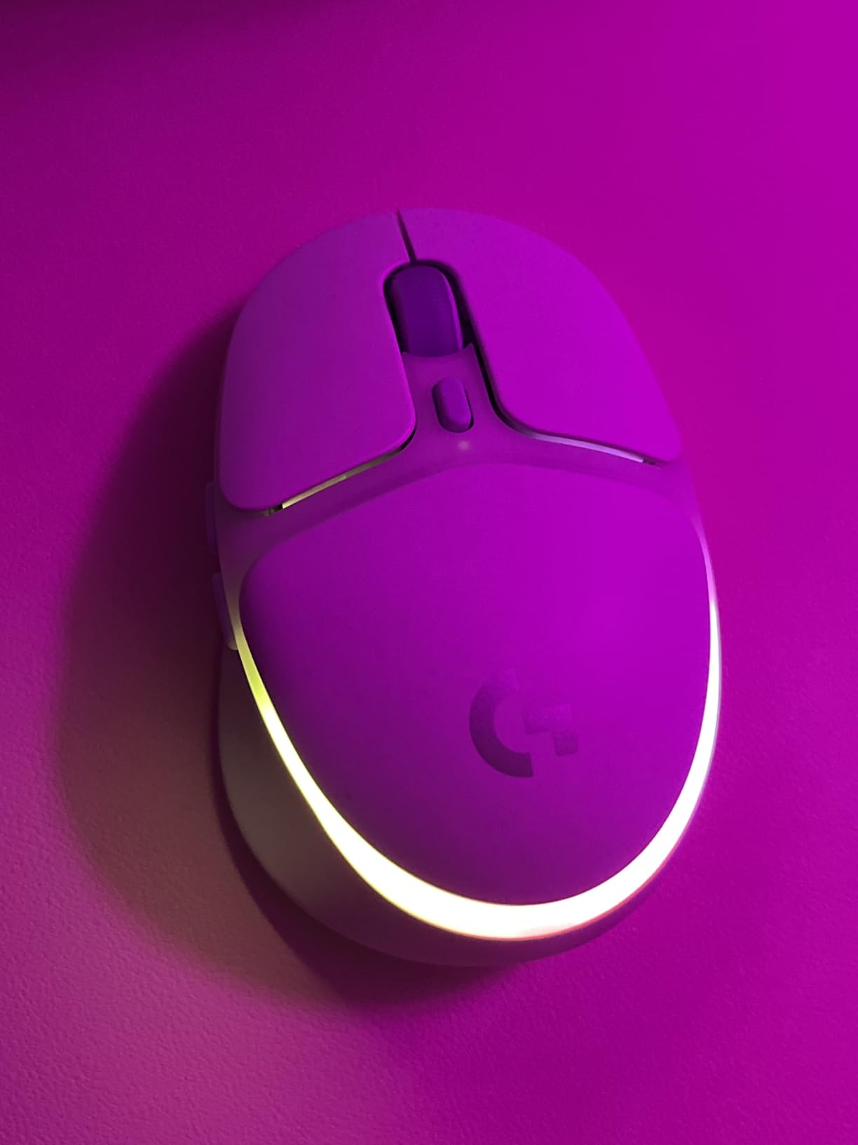 Logitech G705 Wireless Gaming Mouse, Customizable LIGHTSYNC RGB Lighting, Lightspeed Wireless, Bluetooth Connectivity, Lightweight, PC/Mac/Laptop - White Mist Customer Review Logitech G705 Wireless Gaming Mouse, Customizable LIGHTSYNC RGB Lighting, Lightspeed Wireless, Bluetooth Connectivity, Lightweight, PC/Mac/Laptop - White Mist - Customer Photo 1