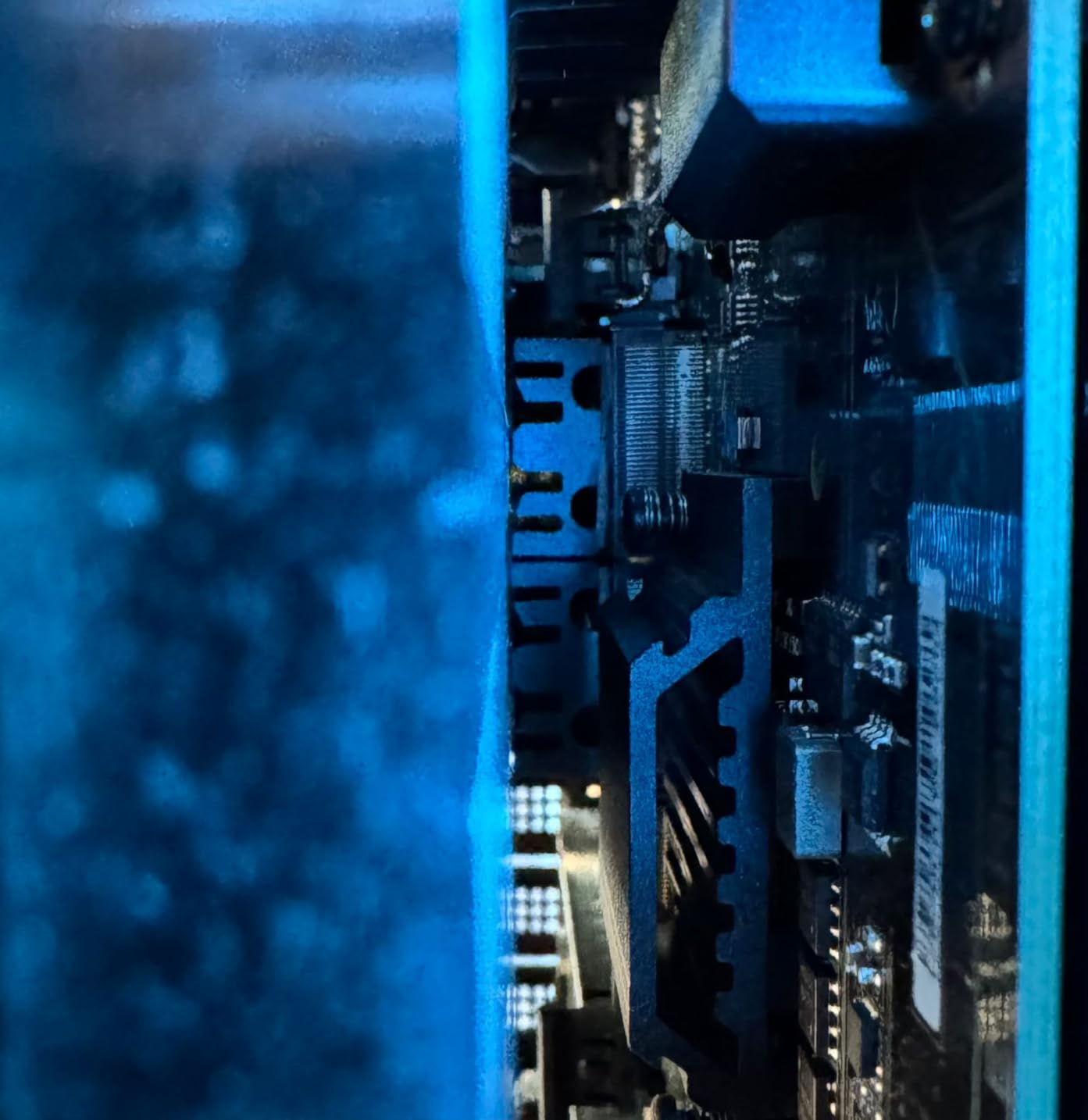be quiet! MC1 Pro M.2 SSD Cooler, Heatpipe Heatsink for 2280 NVMe, Dual-Sided Compatible, Black Aluminum for Maximum Cooling Performance, BZ003 Customer Review be quiet! MC1 Pro M.2 SSD Cooler, Heatpipe Heatsink for 2280 NVMe, Dual-Sided Compatible, Black Aluminum for Maximum Cooling Performance, BZ003 - Customer Photo 1