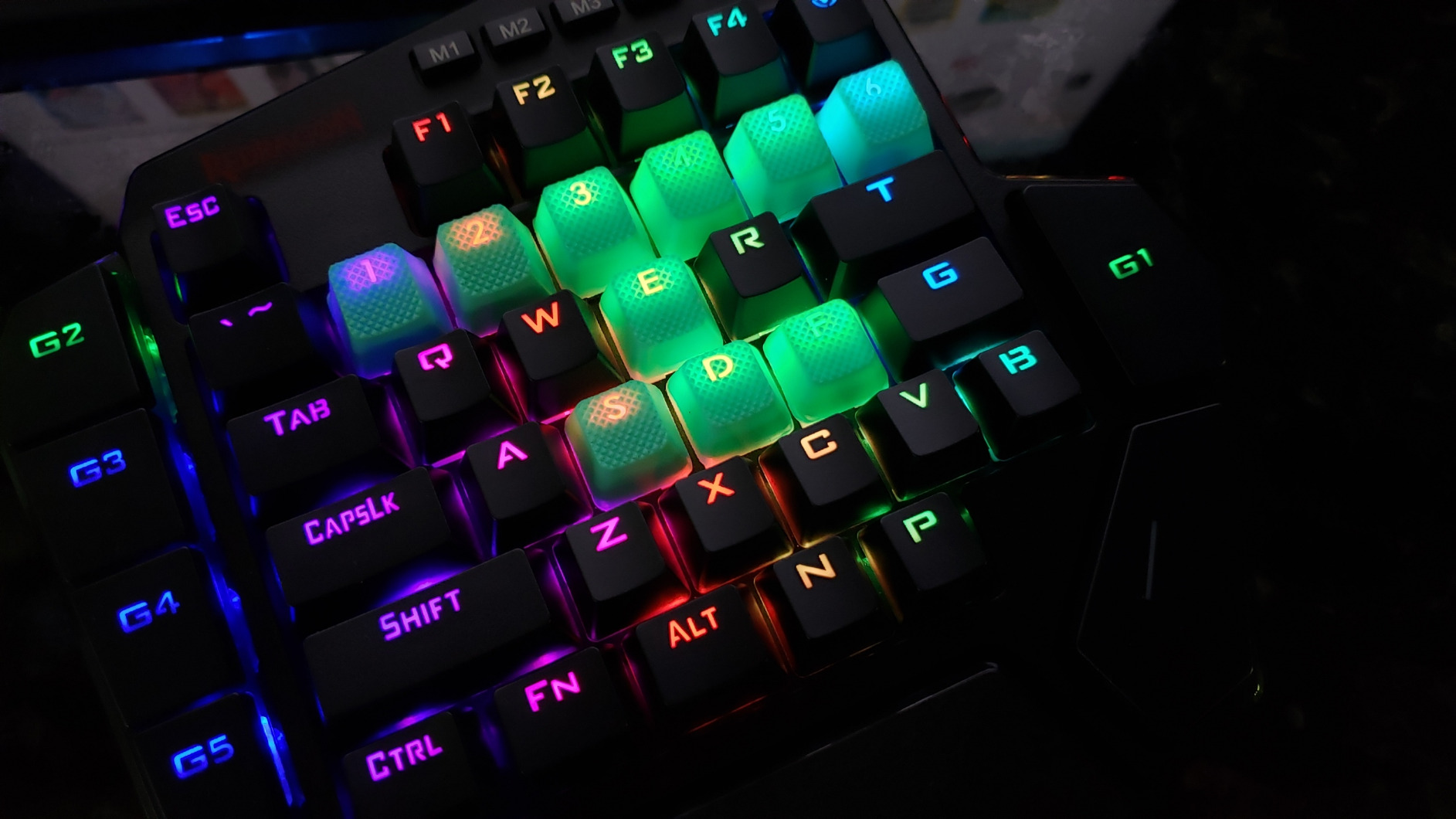 Redragon K585 PRO Wireless One-Handed Mechanical Keyboard, 42 Keys 3-Mode RGB 40% Gaming Keypad w/ 7 Onboard Macro Keys, Detachable Wrist Support, Rechargeable Battery (Blue Switch) - Customer Photo 5