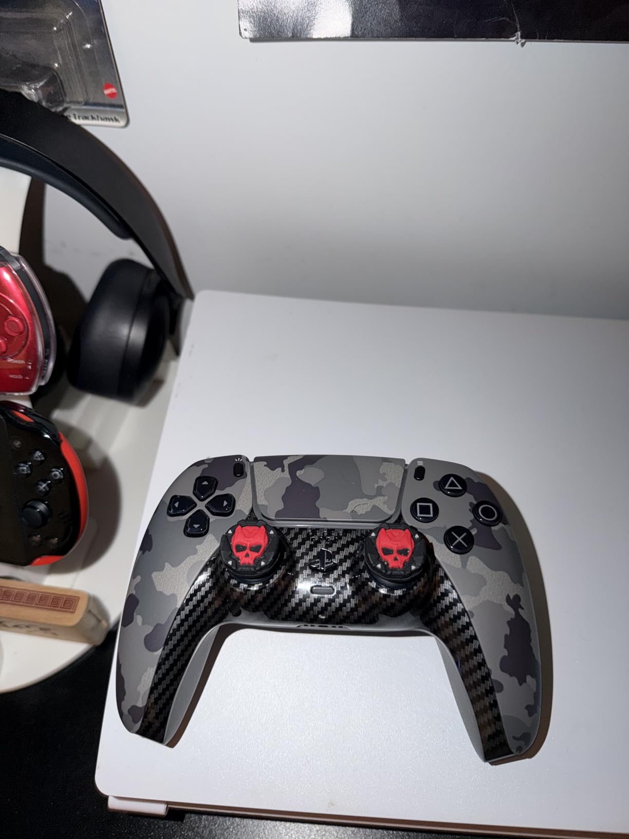 eXtremeRate Graphite Carbon Fiber Pattern Decorative Trim Shell Compatible with p s 5 Controller, DIY Replacement Clip Shell, Custom Plates Cover Compatible with p s 5 Controller with Accent Rings Customer Review eXtremeRate Graphite Carbon Fiber Pattern Decorative Trim Shell Compatible with p s 5 Controller, DIY Replacement Clip Shell, Custom Plates Cover Compatible with p s 5 Controller with Accent Rings - Customer Photo 1