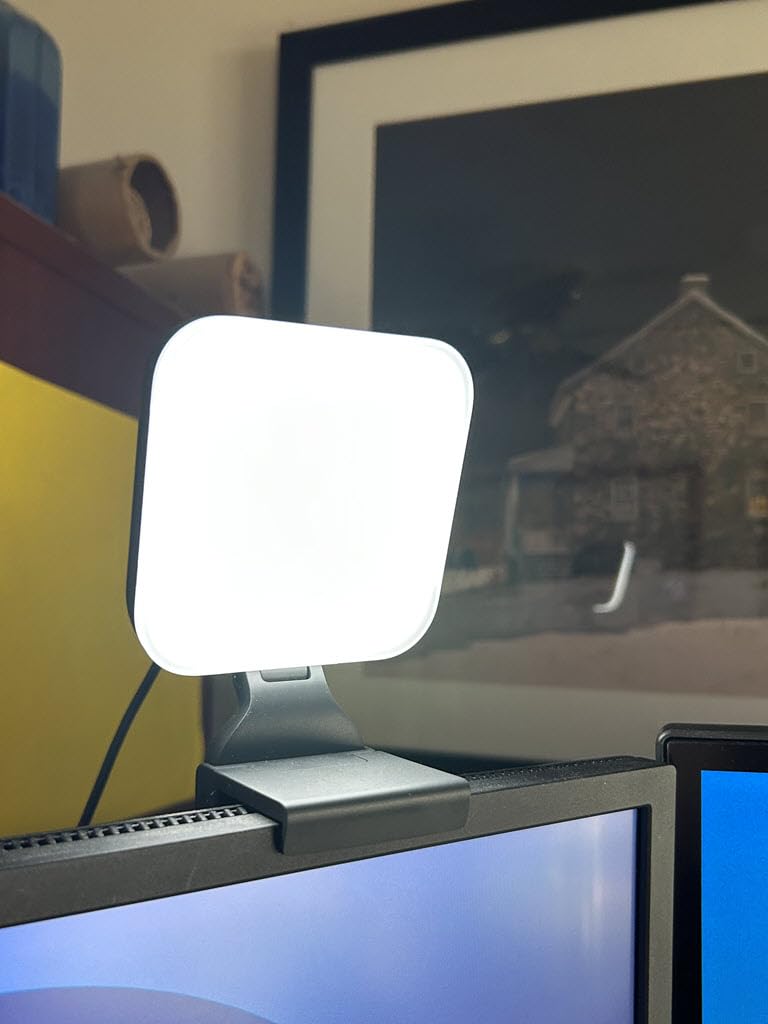 Logitech for Creators Litra Glow Premium LED Streaming Light with TrueSoft, adjustable mount, video lighting for recording streams, PC/Mac - Graphite Customer Review Logitech for Creators Litra Glow Premium LED Streaming Light with TrueSoft, adjustable mount, video lighting for recording streams, PC/Mac - Graphite - Customer Photo 1